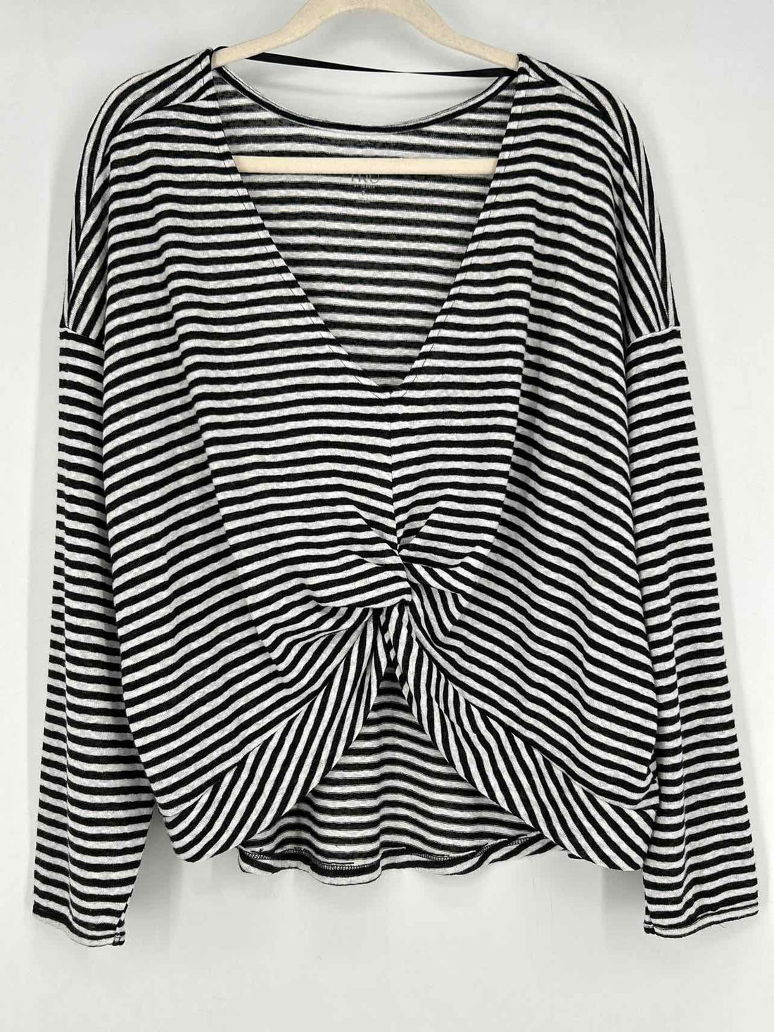 Torrid Size 2X Black & White Striped Long Sleeve Top/Blouse
