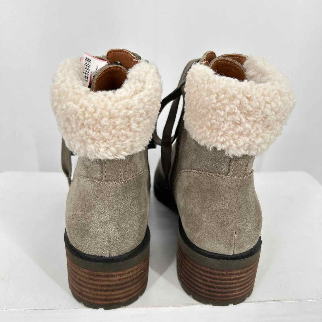 Lucky Brand Women Size 8 Green Excellent Condition Genuine Suede Ankle Boot