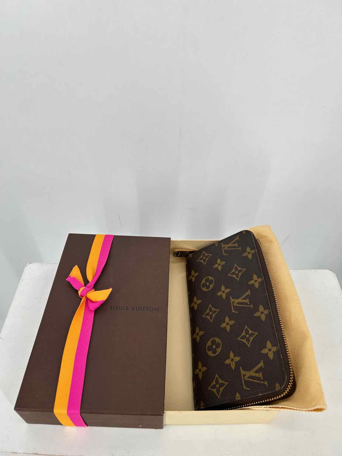 Louis Vuitton Zippy Wallet  Monogram Coated Canvas Pre Owned LUXURY