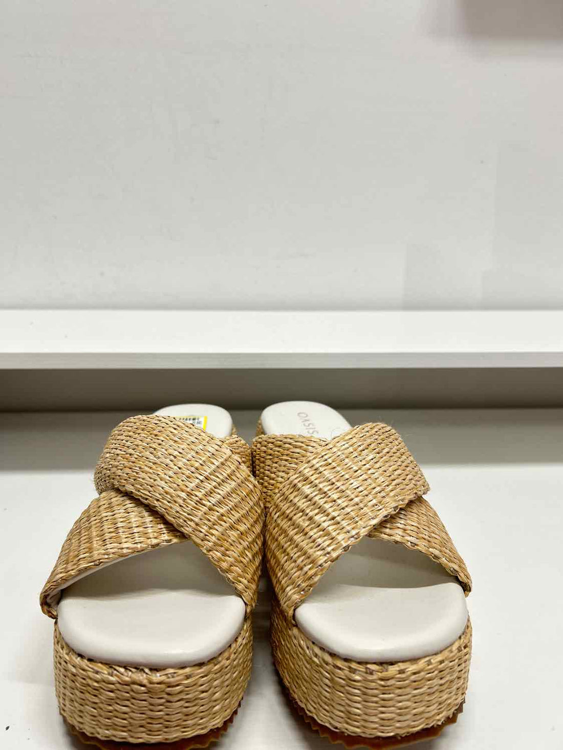 Oasis Society Women Size 7 Raffia Like New Sandals