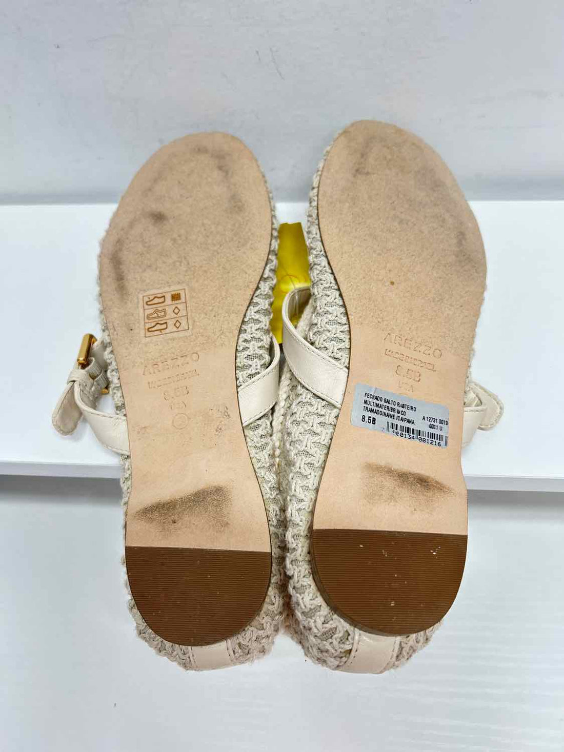 Arezzo Women Size 8.5 Beige Like New Flats
