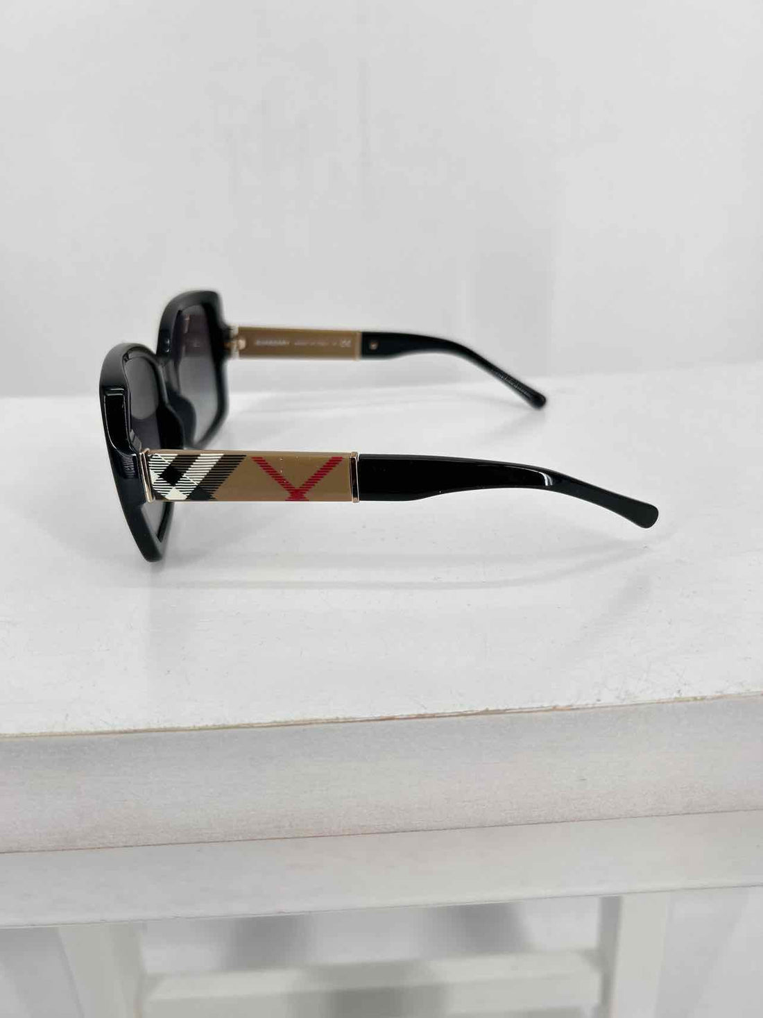 Burberry Sunglasses B4160  Nova Check LUXURY