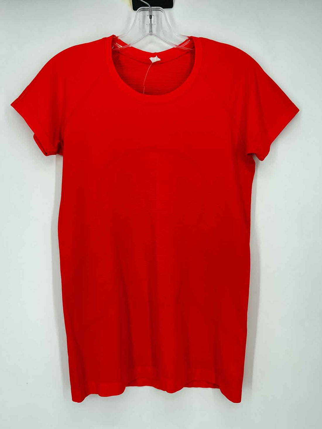 Lululemon Size 8 Coral Short Sleeve Active Tops