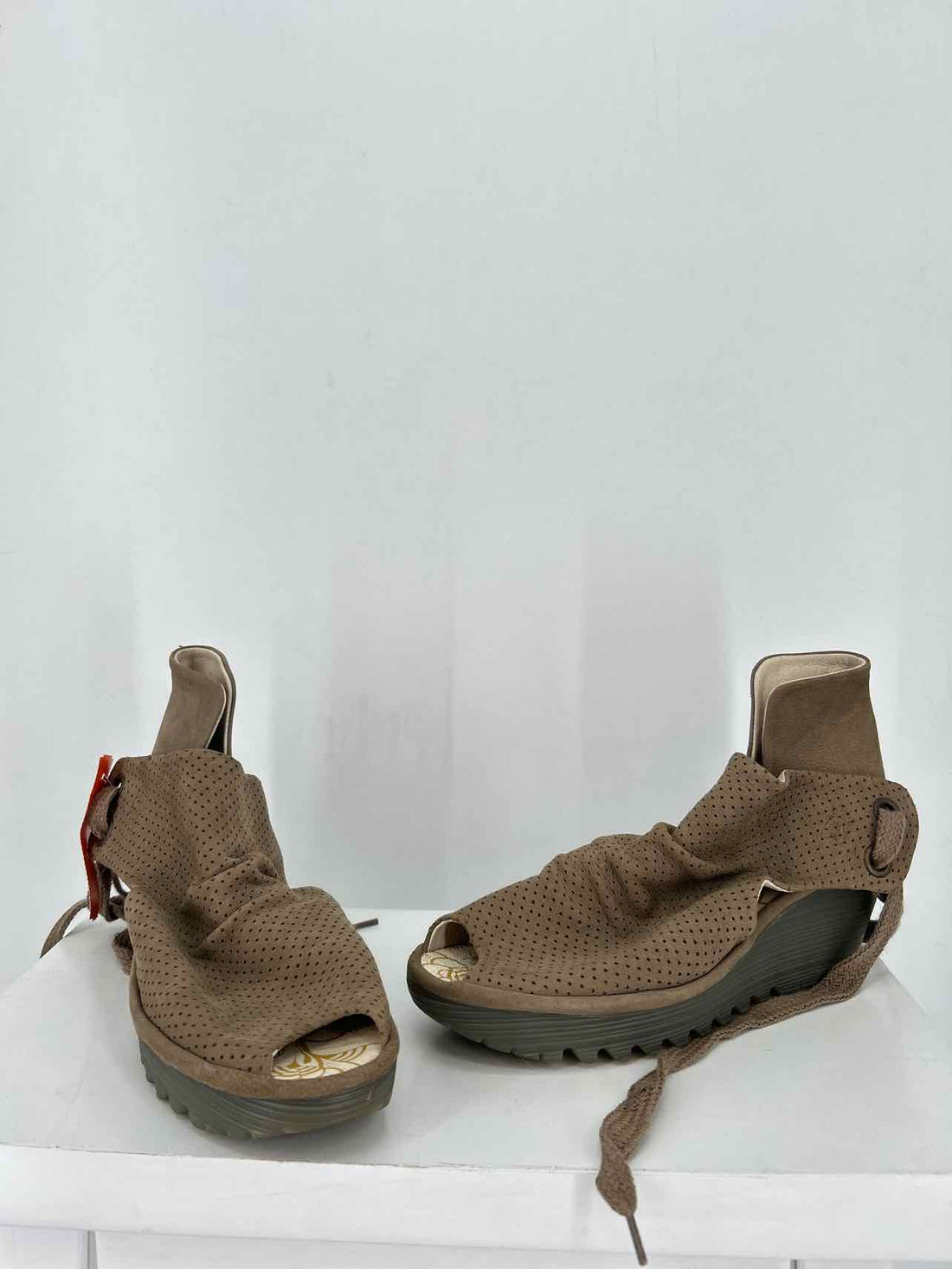Fly london Women Size 39 (8.5-9) Taupe Wedges