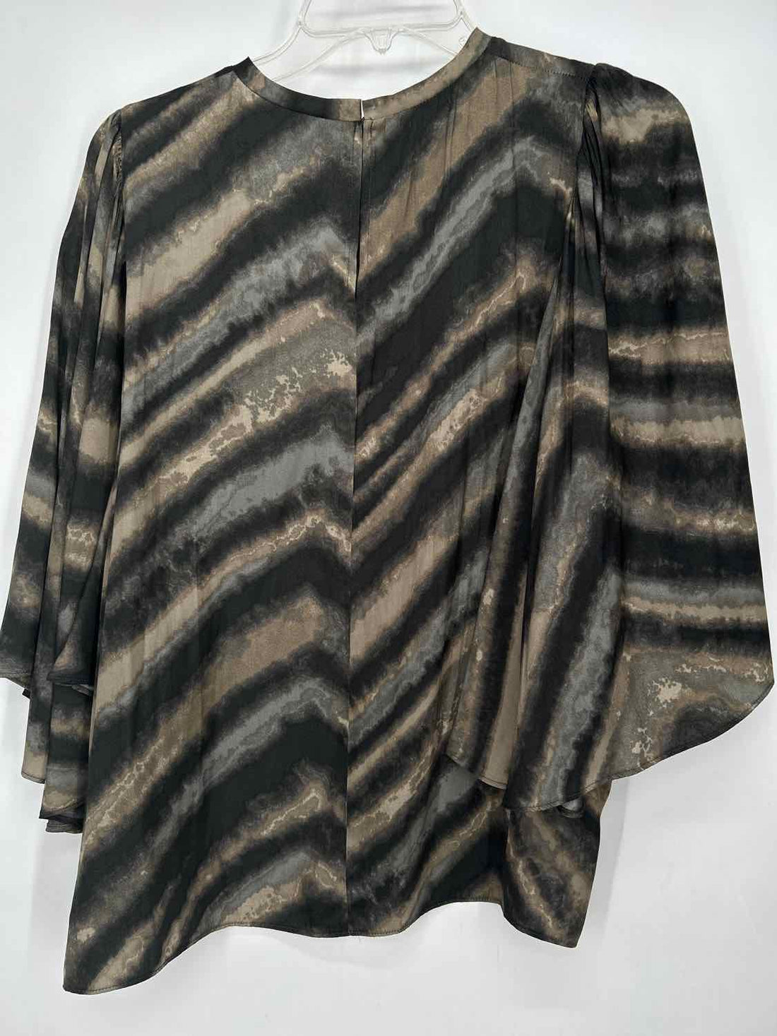 Grade & gather Size L Gray & Taupe Long Sleeve