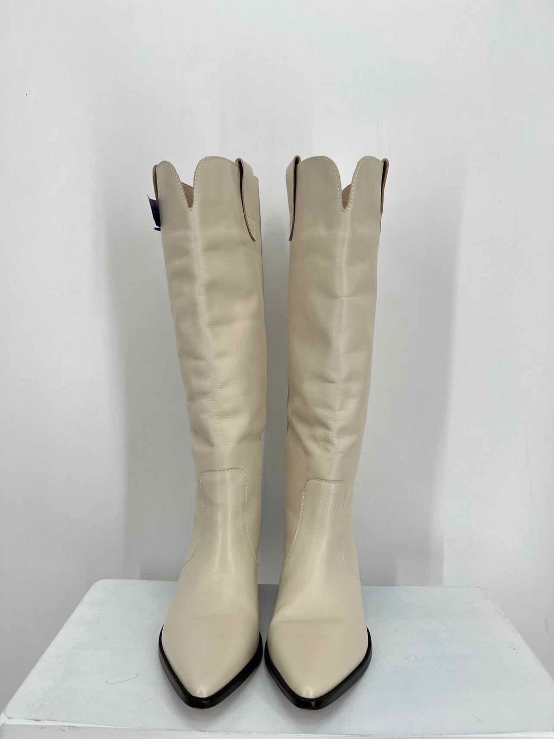 Matisse Women Size 6.5 Cream Mid Calf Boot