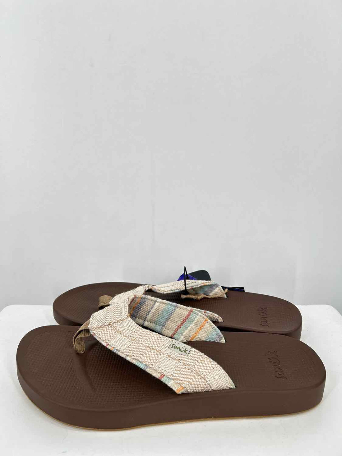 Sanuk Women Size 9 Beige Flip Flops