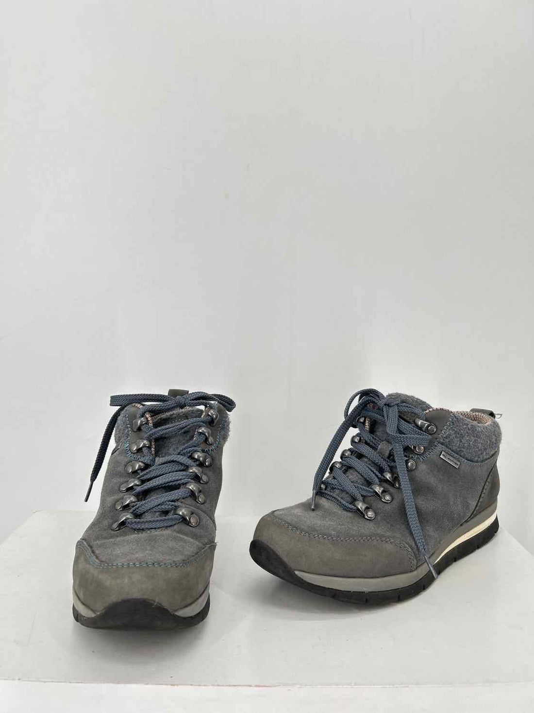 Bionico Women Size 6.5 Gray Leather &  Wool Sneakers