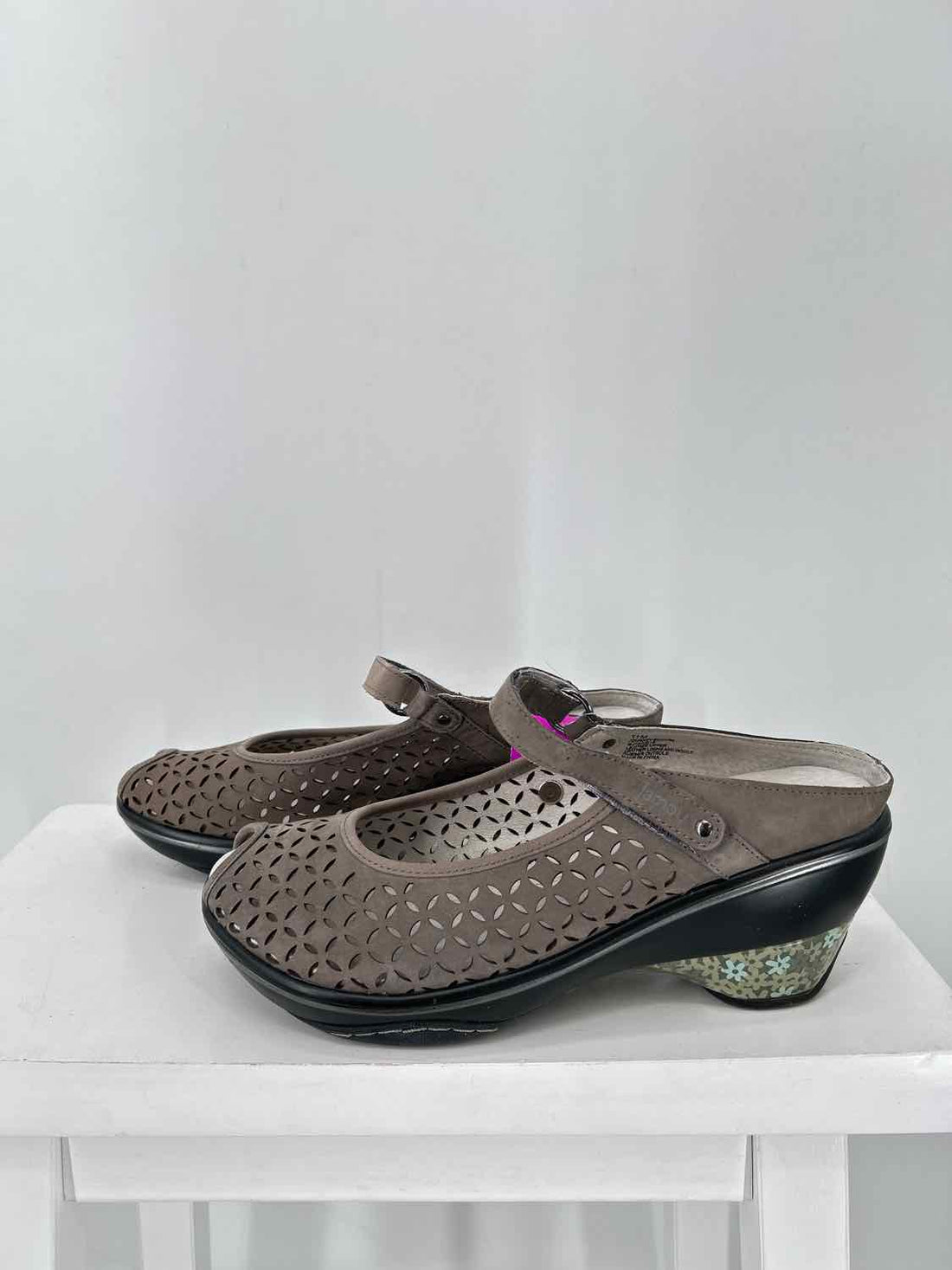 Jambu Women Size 11 Gray Perforated Wedges