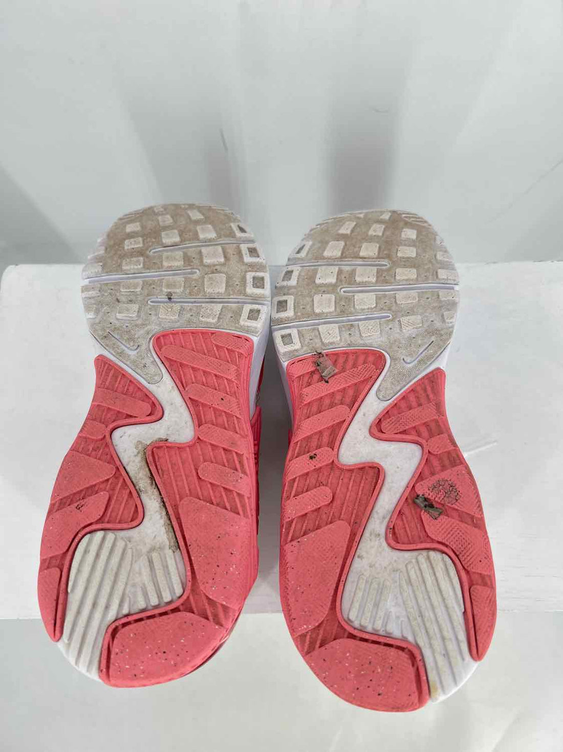 Nike Air Max Excee Low Women Size 9.5 Coral Sneakers