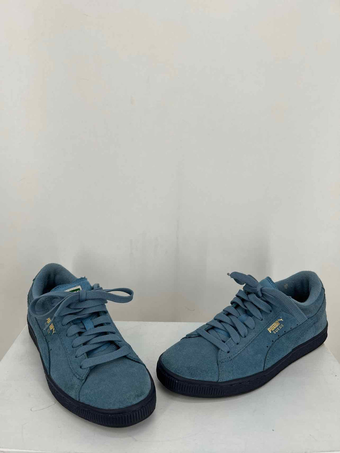 Puma Women Size 7 Navy Suede Sneakers