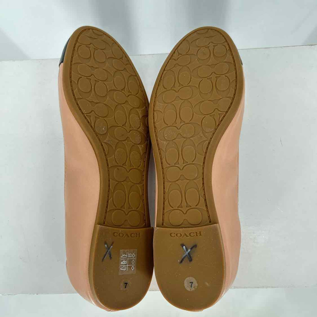 Coach Women Size 7 Beige & Black Flats