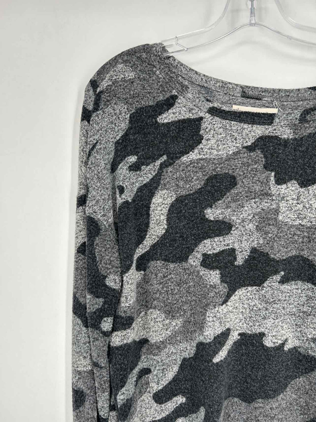 Lucky Brand Size S Gray Camo Sweater