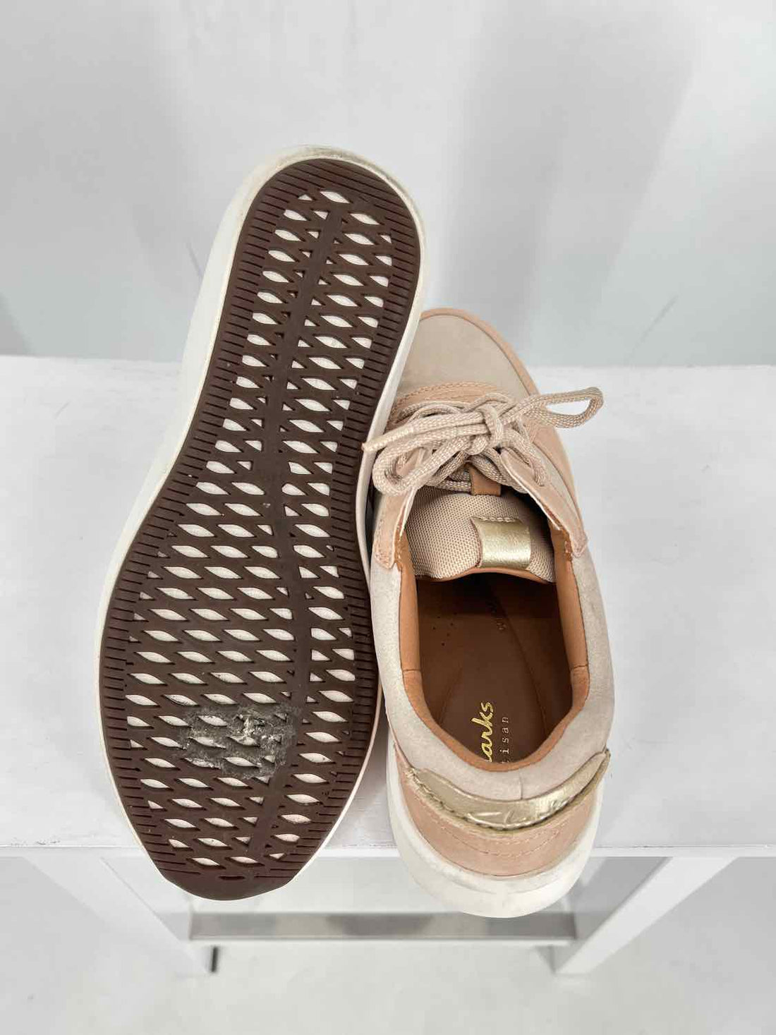 Clarks Women Size 7 Beige Colorblock Sneakers