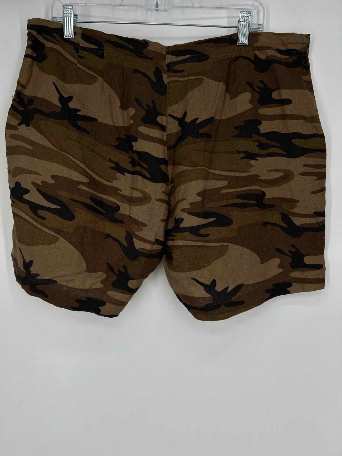 Johnny Was Size M Camo Embroidered Shorts