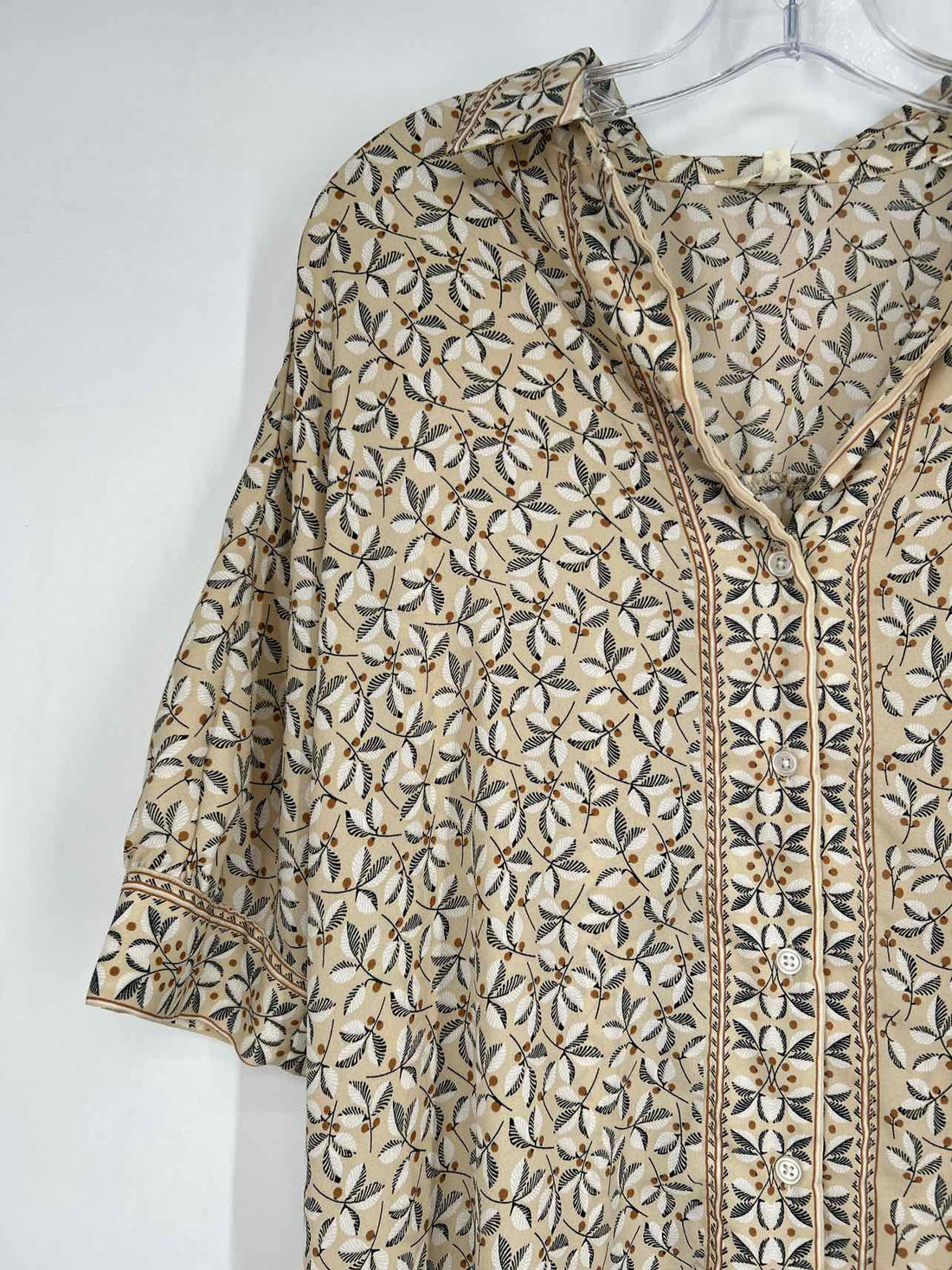 Max Studio Size M Cream Print Short Sleeve