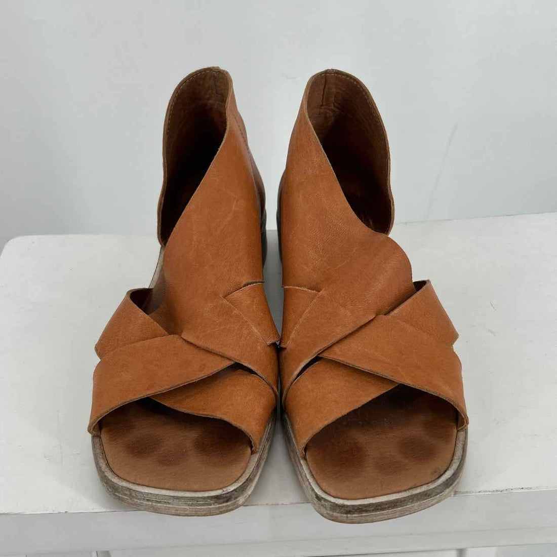 Free People Women Size 37.5 Cognac Sandals