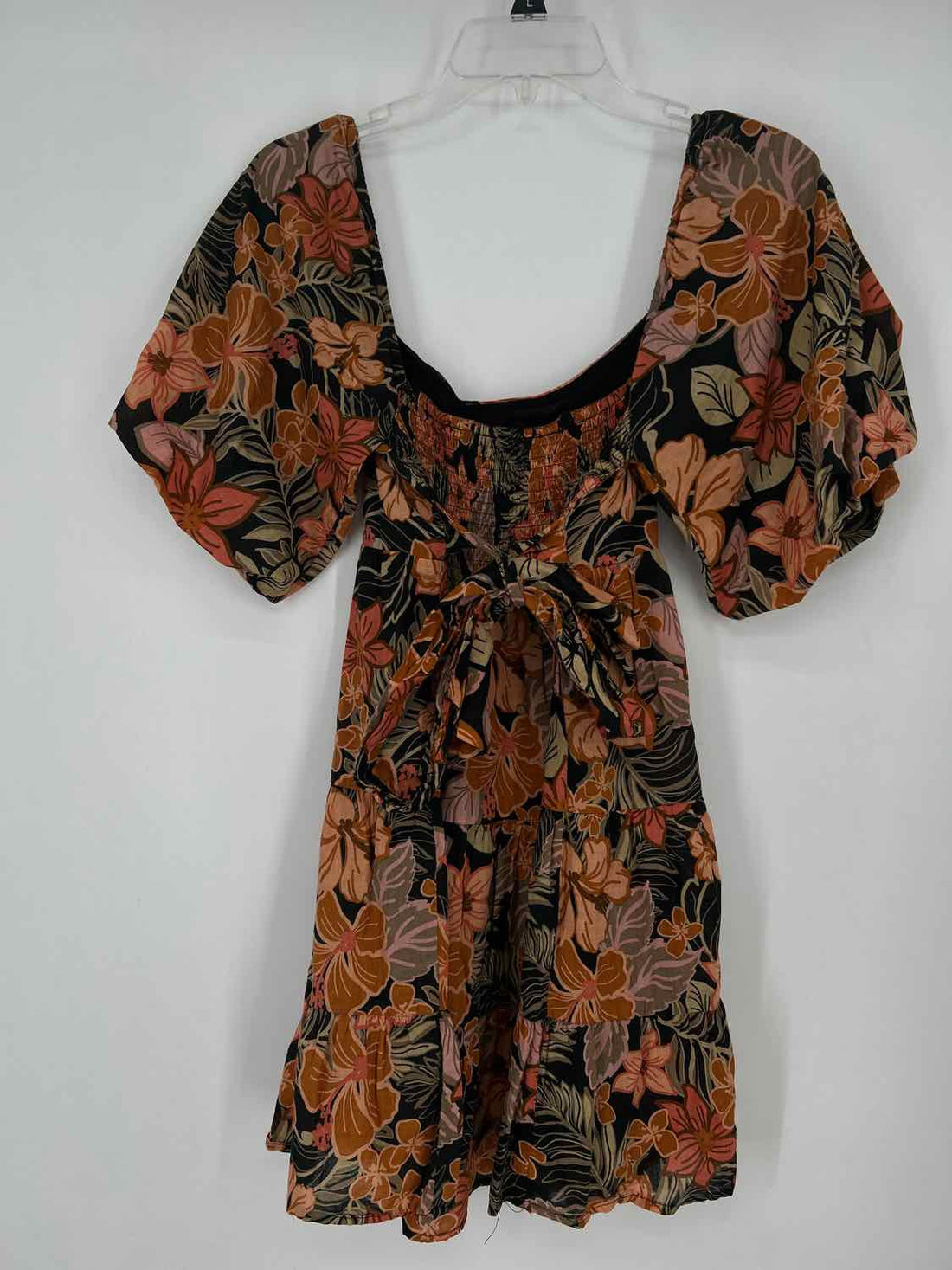 Olivaceous Size L Black Floral Short Sleeve Dress