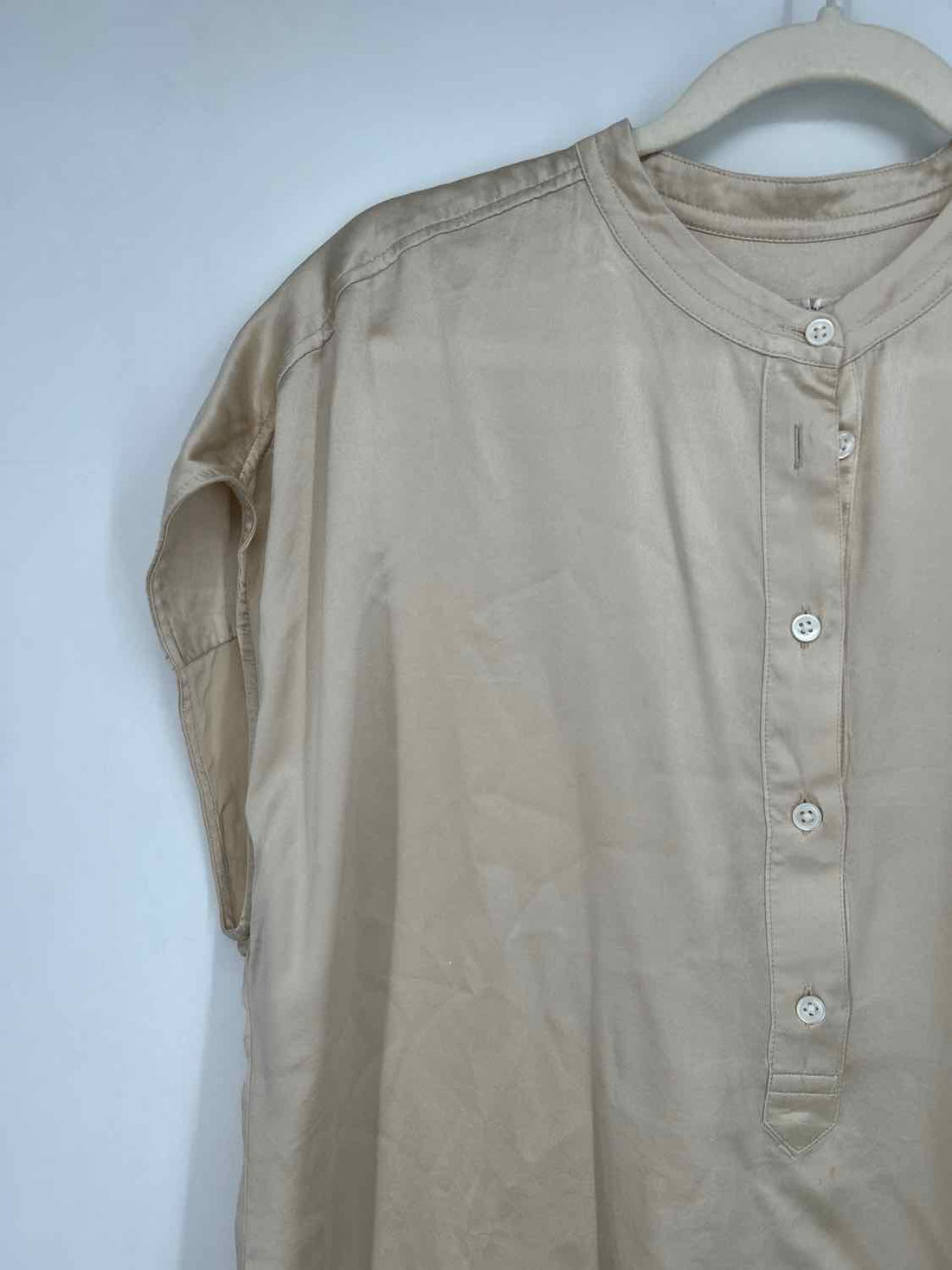 Banana Republic Size L Cream Silk Short Sleeve