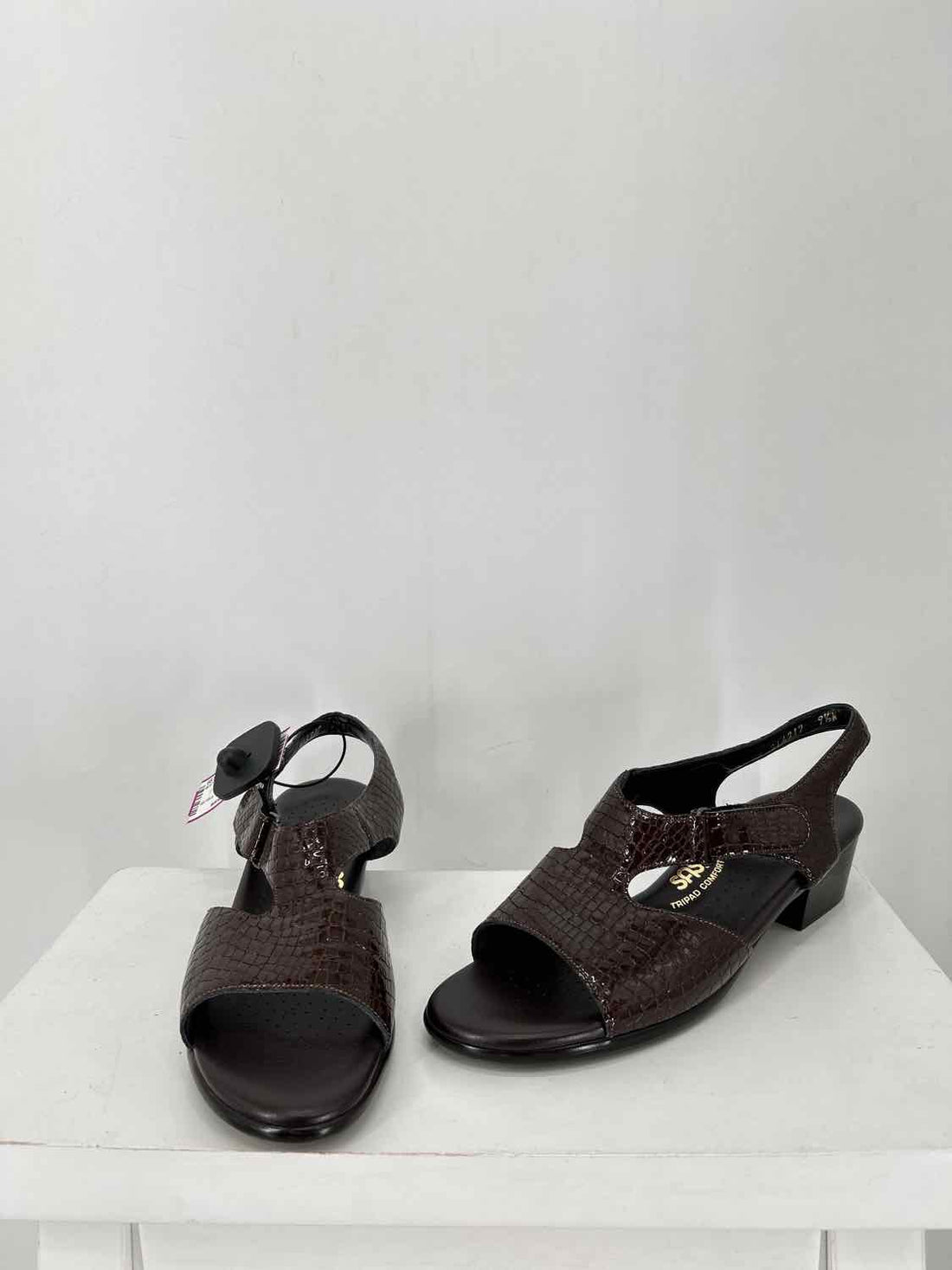 SAS Women Size 9.5 Dark Brown Sandals