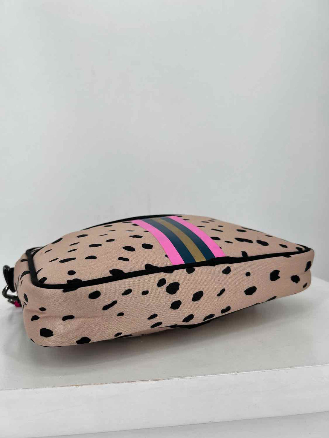 No Brand Name Tan & Black Neoprene Crossbody