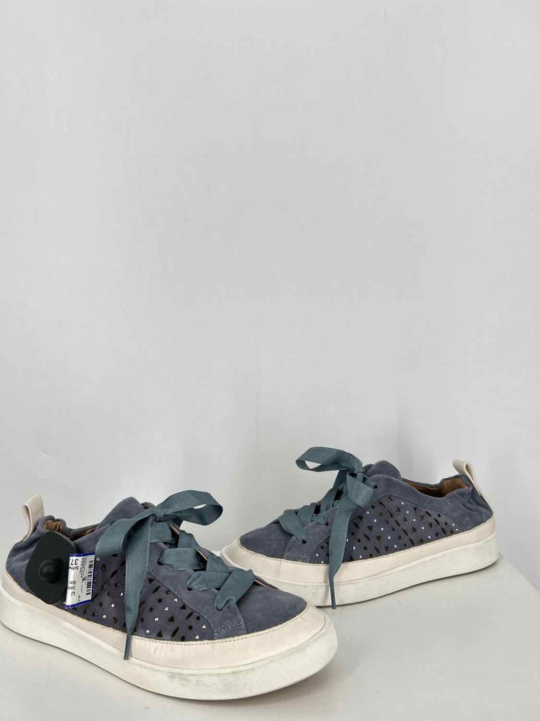Softwaves Women Size 37.5(6.5) Blue Suede Sneakers