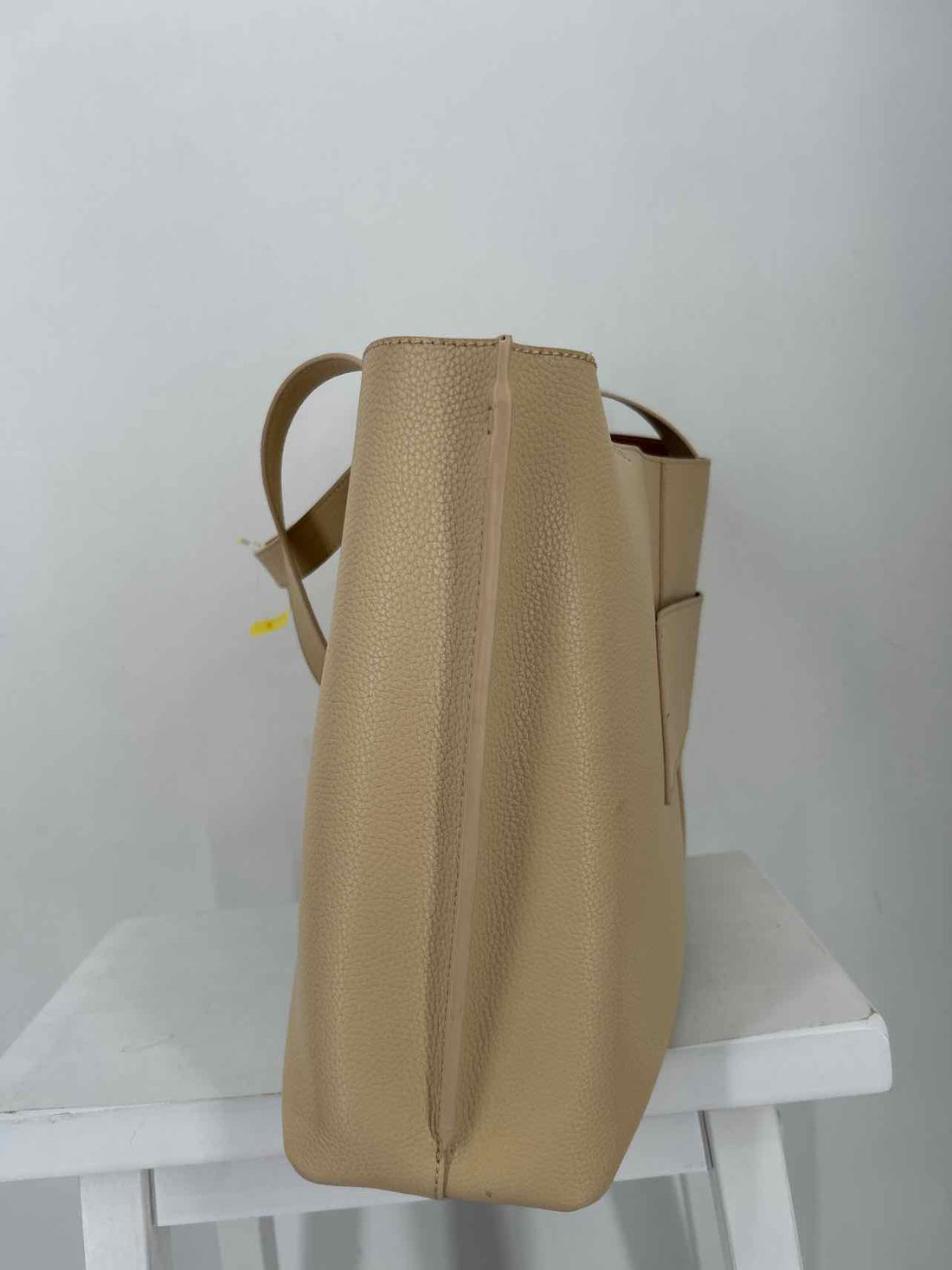 Hobo Beige Pebbled Leather Like New Hobo