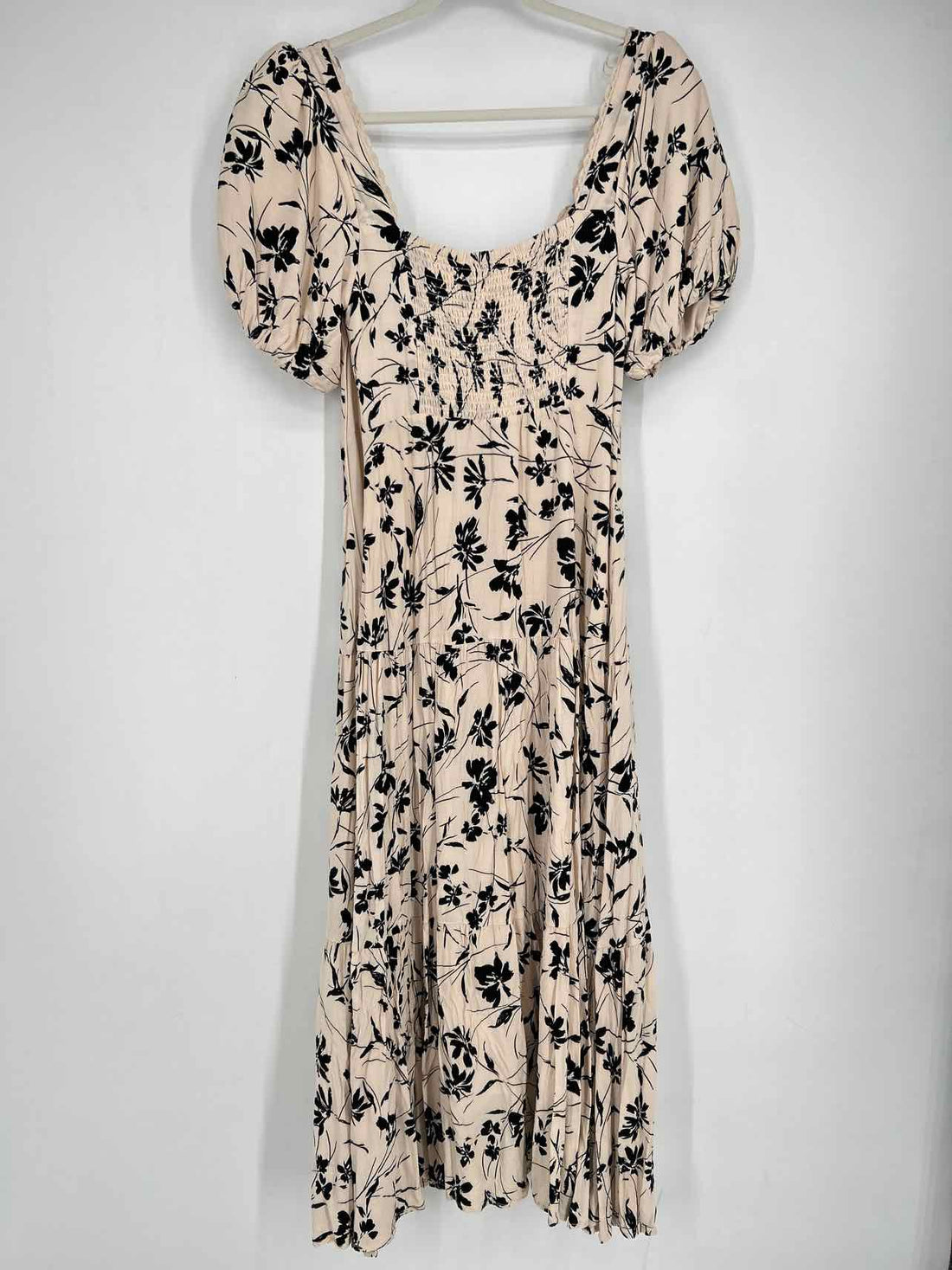 ASTR Size M Cream & Black Print Short Sleeve Dress