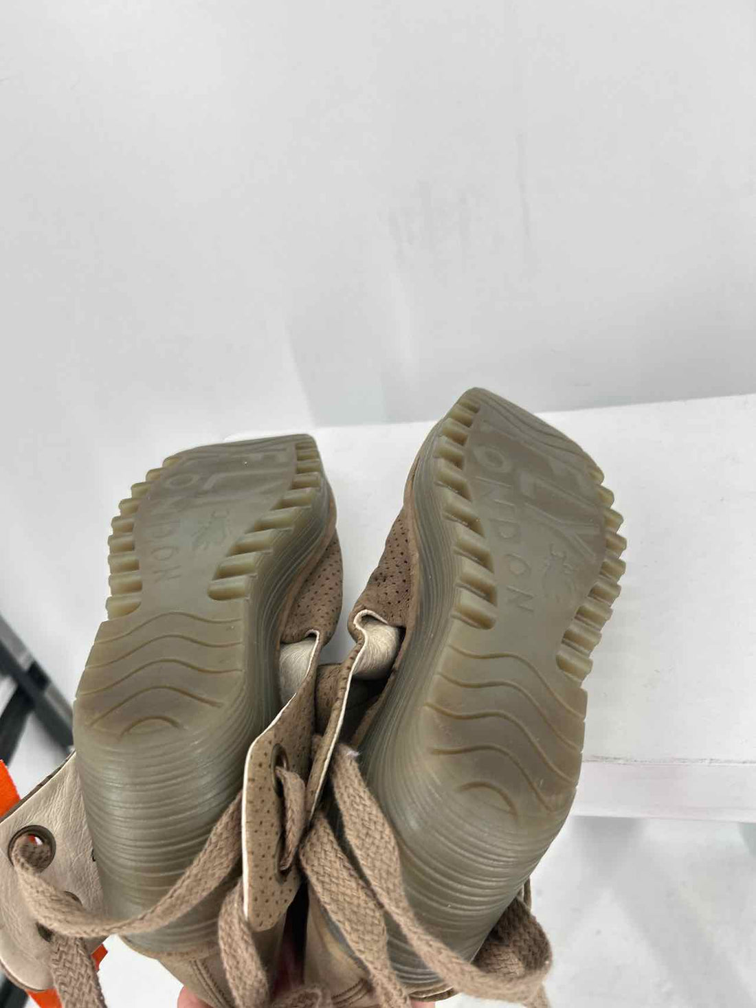 Fly london Women Size 39 (8.5-9) Taupe Wedges