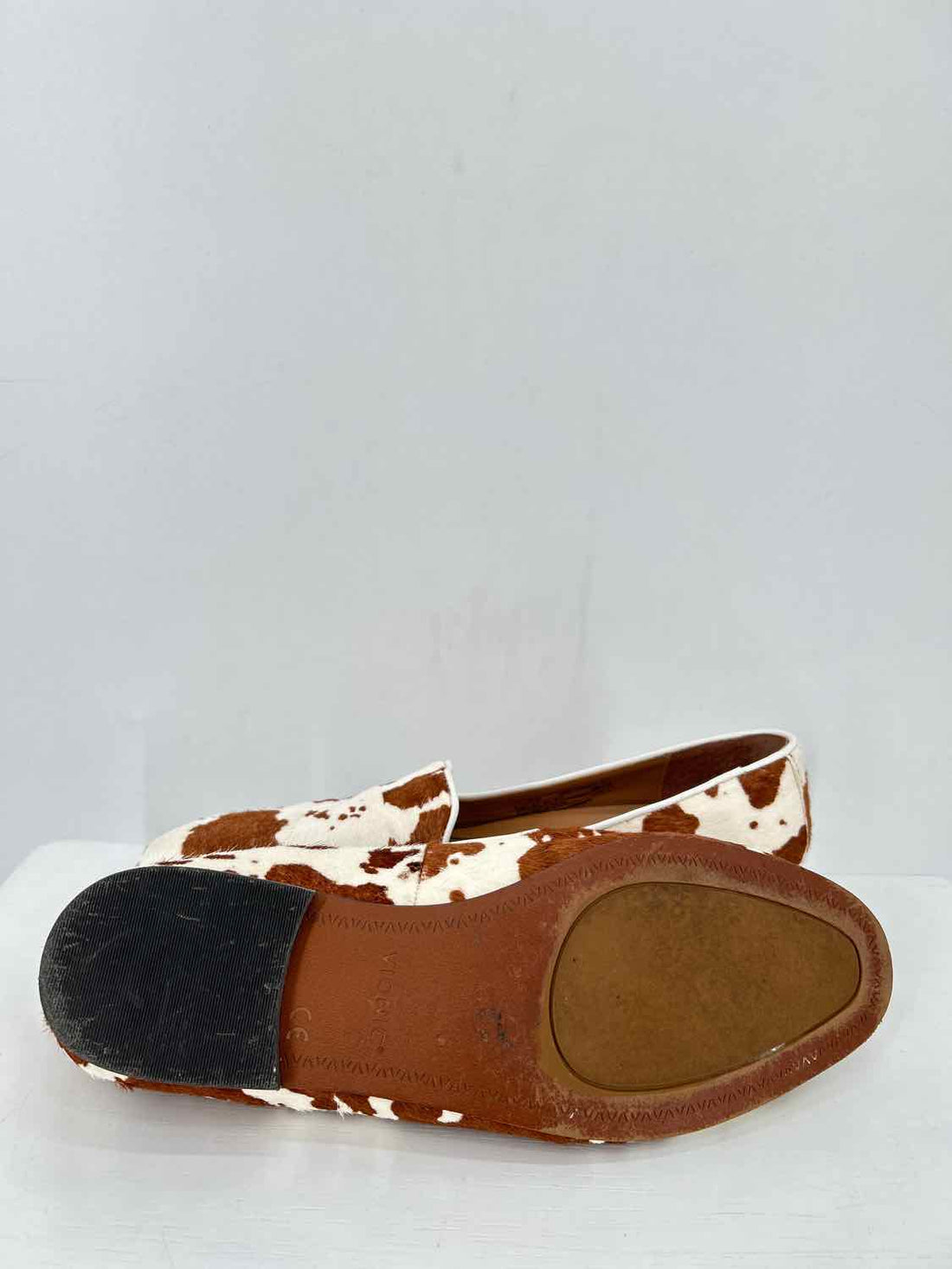Vionic Women Size 8.5 Cow Print Loafers