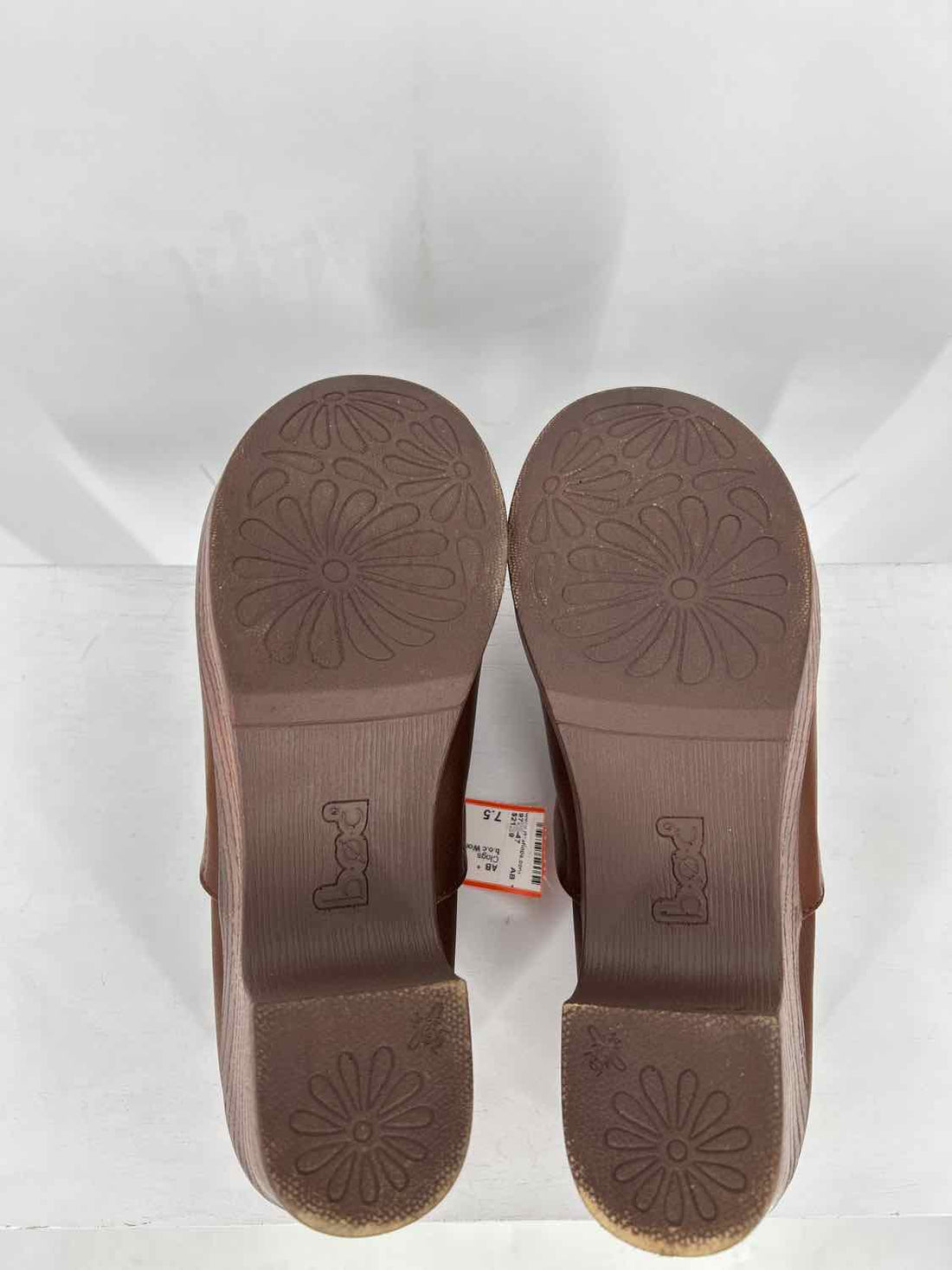 b.o.c Women Size 7.5 Brown Clogs
