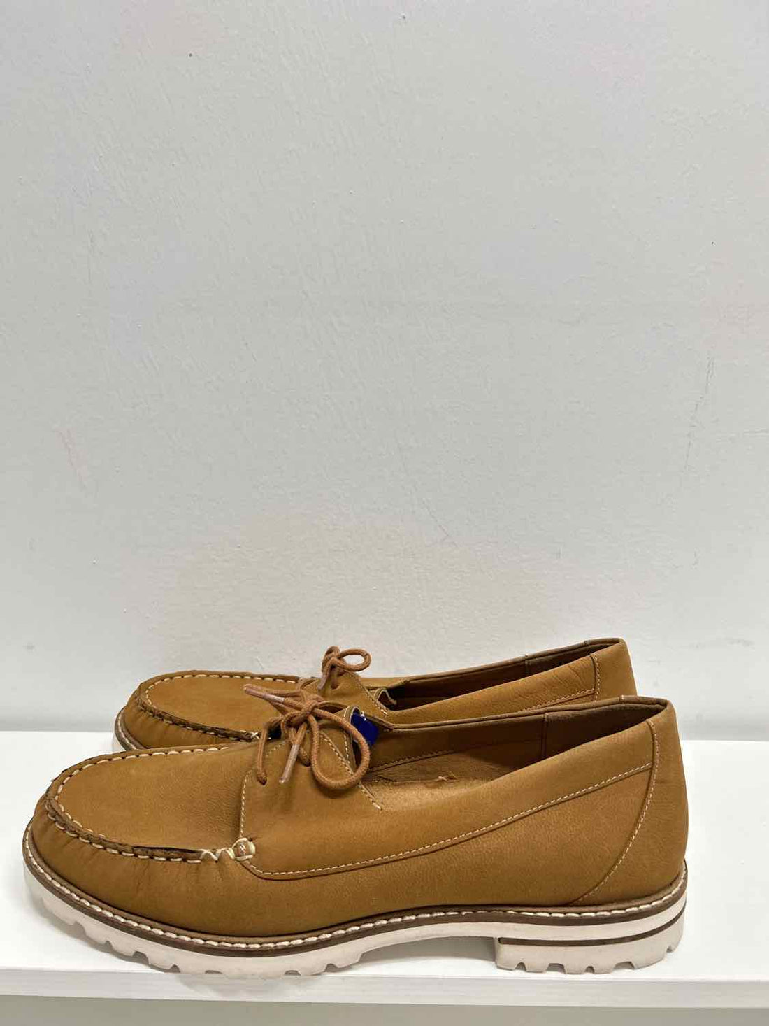 Trotters Women Size 8.5 Tan Loafers