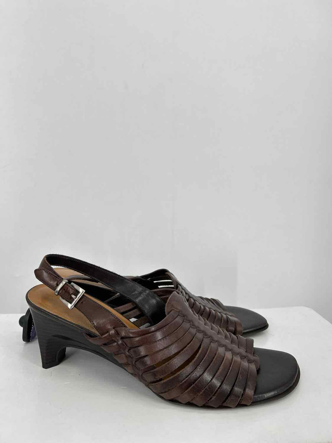 Naturalizer Women Size 8.5 Brown Sandals