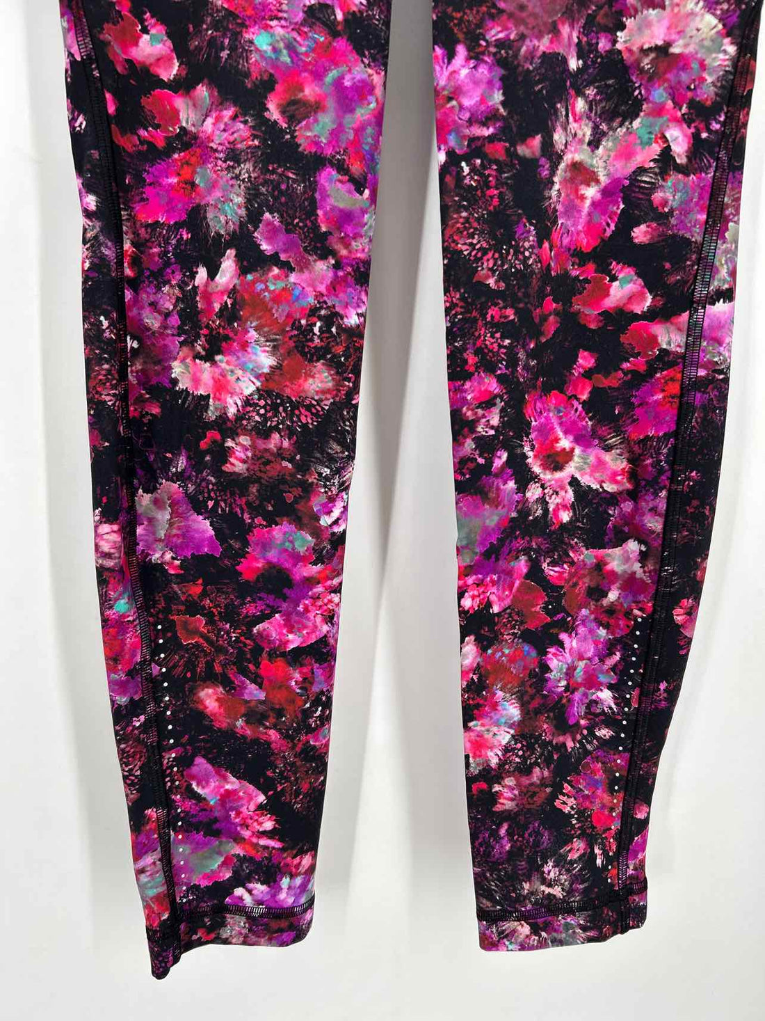 Lululemon Size 8 Black Print Active Leggings
