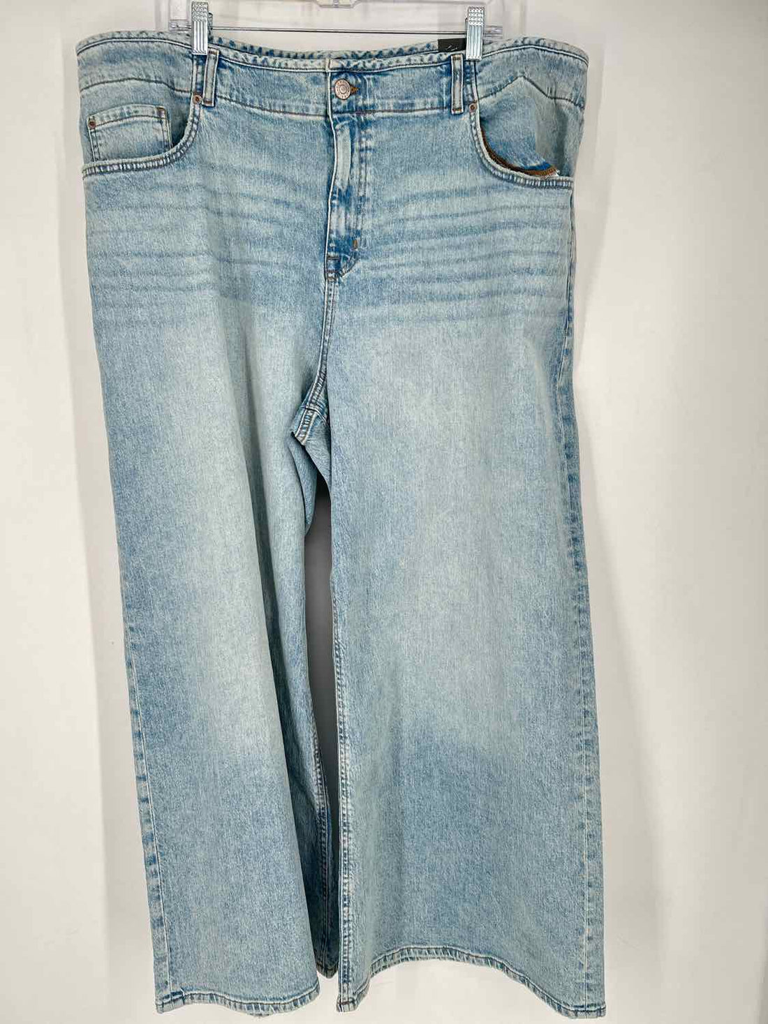 Torrid Size 22 Light Wash Denim NWT Jeans