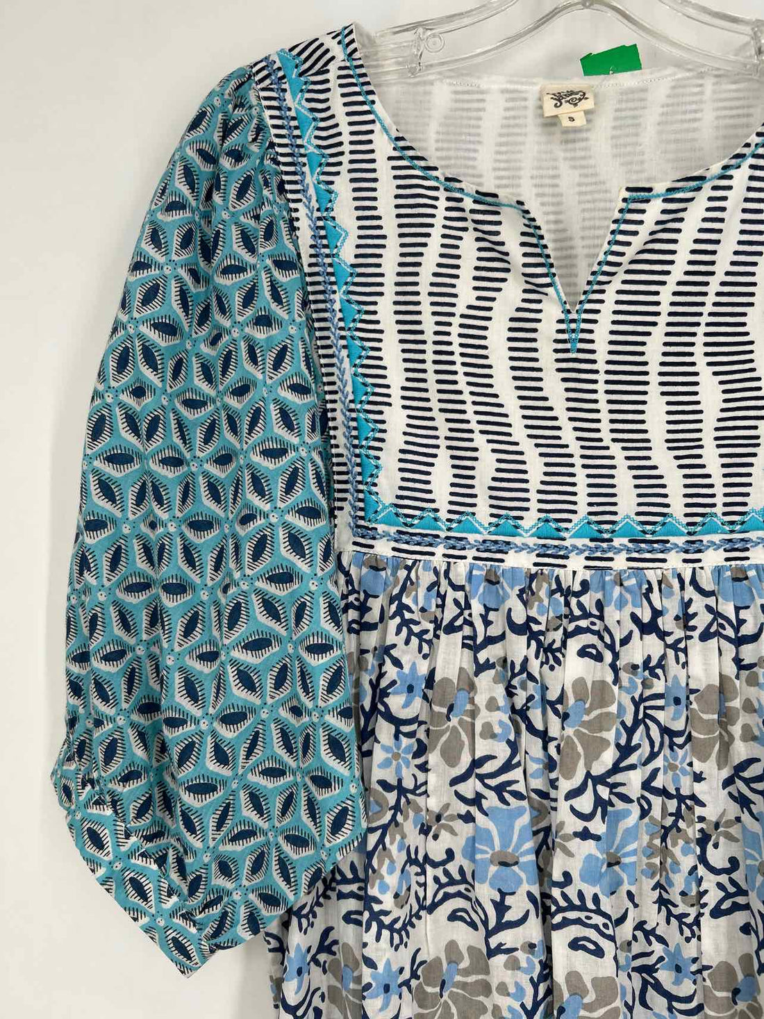 Ivy Jane Size S White & Blue Print Long Sleeve