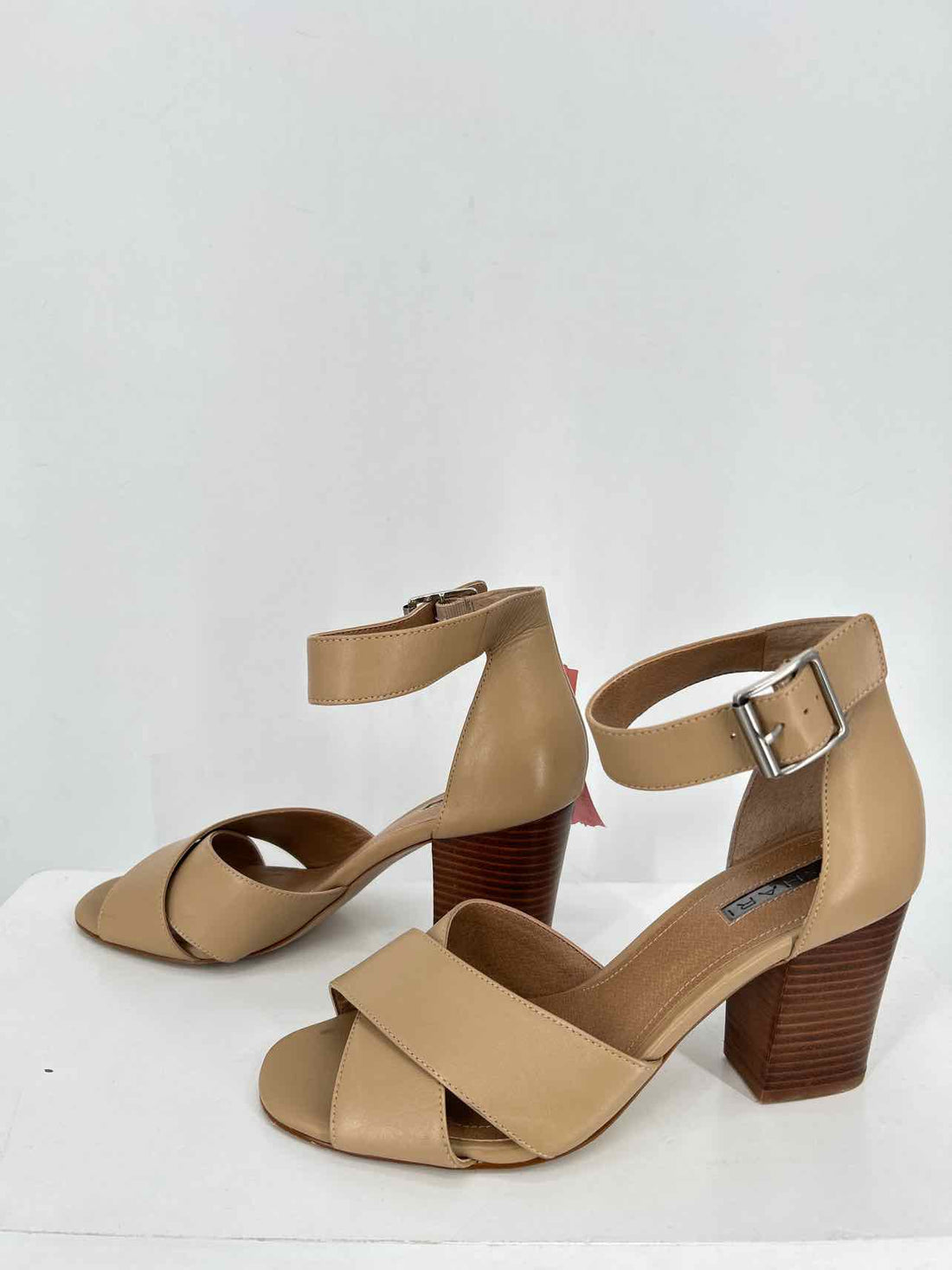 Tahari Women Size 8 Khaki Heels