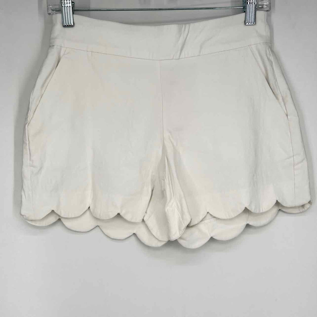 Crown & Ivy Size 4P White Shorts
