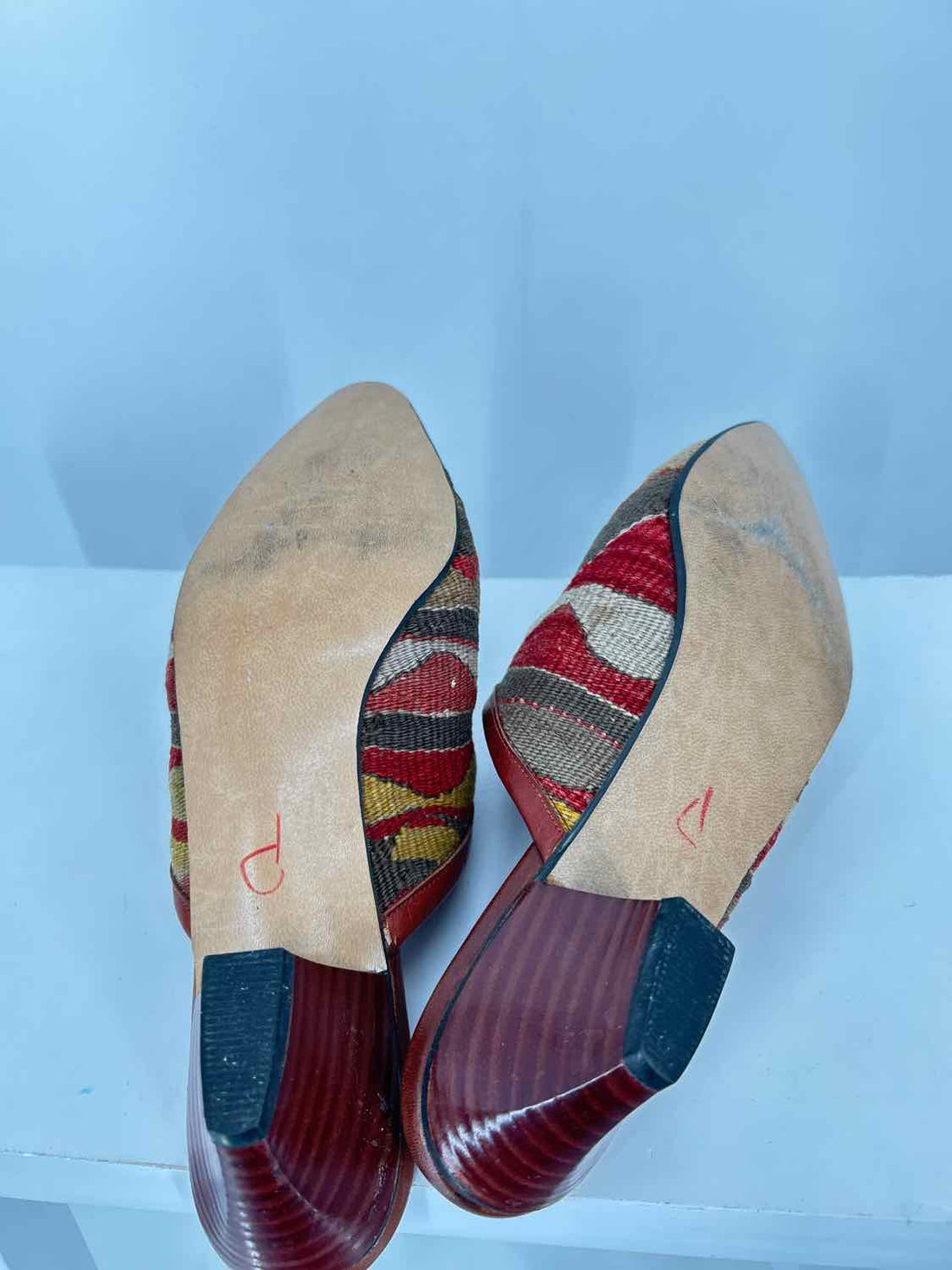 Em May Women Size 8 Green & Red Print Mules
