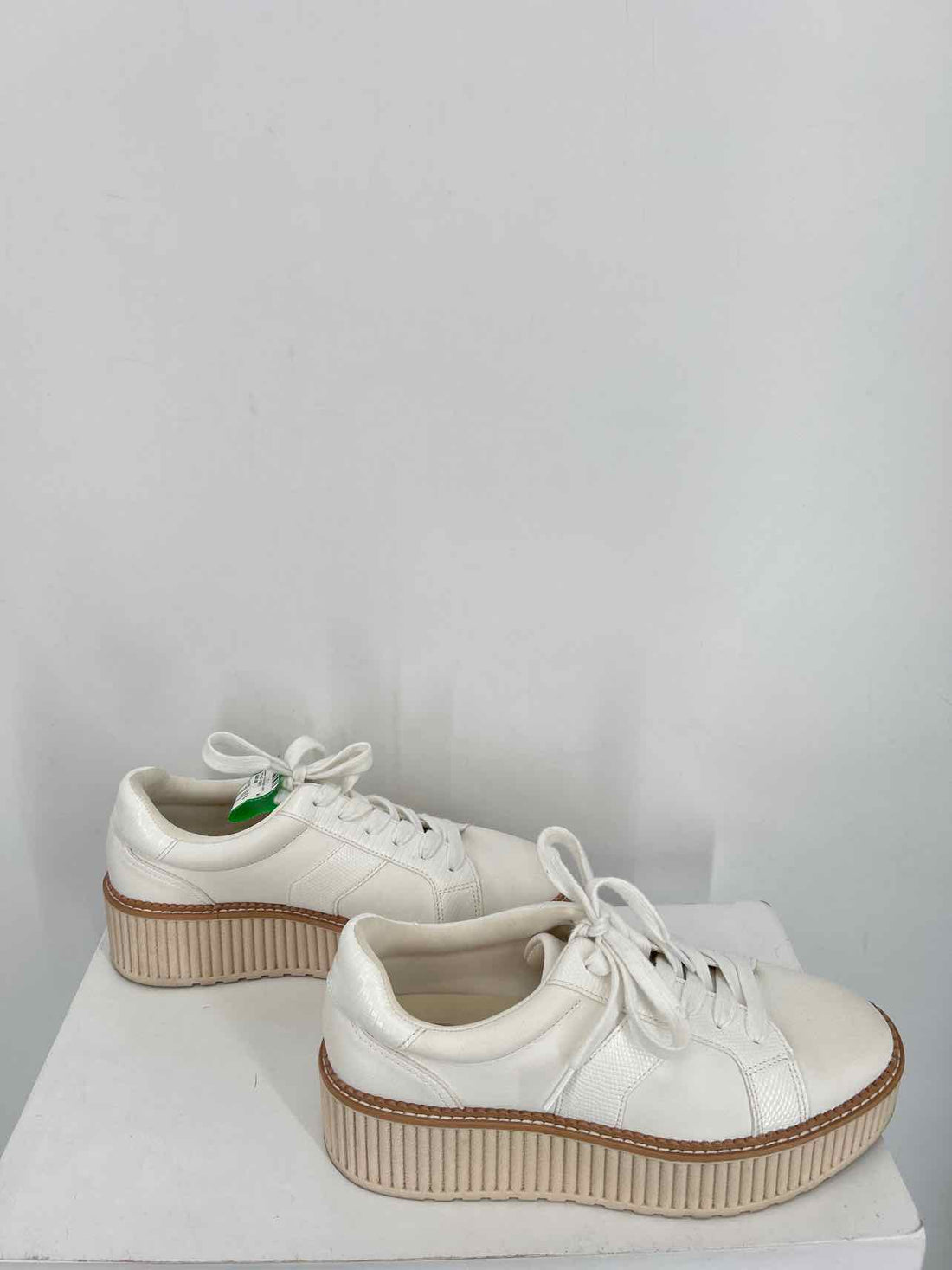 Dolce Vita Women Size 9 White Sneakers