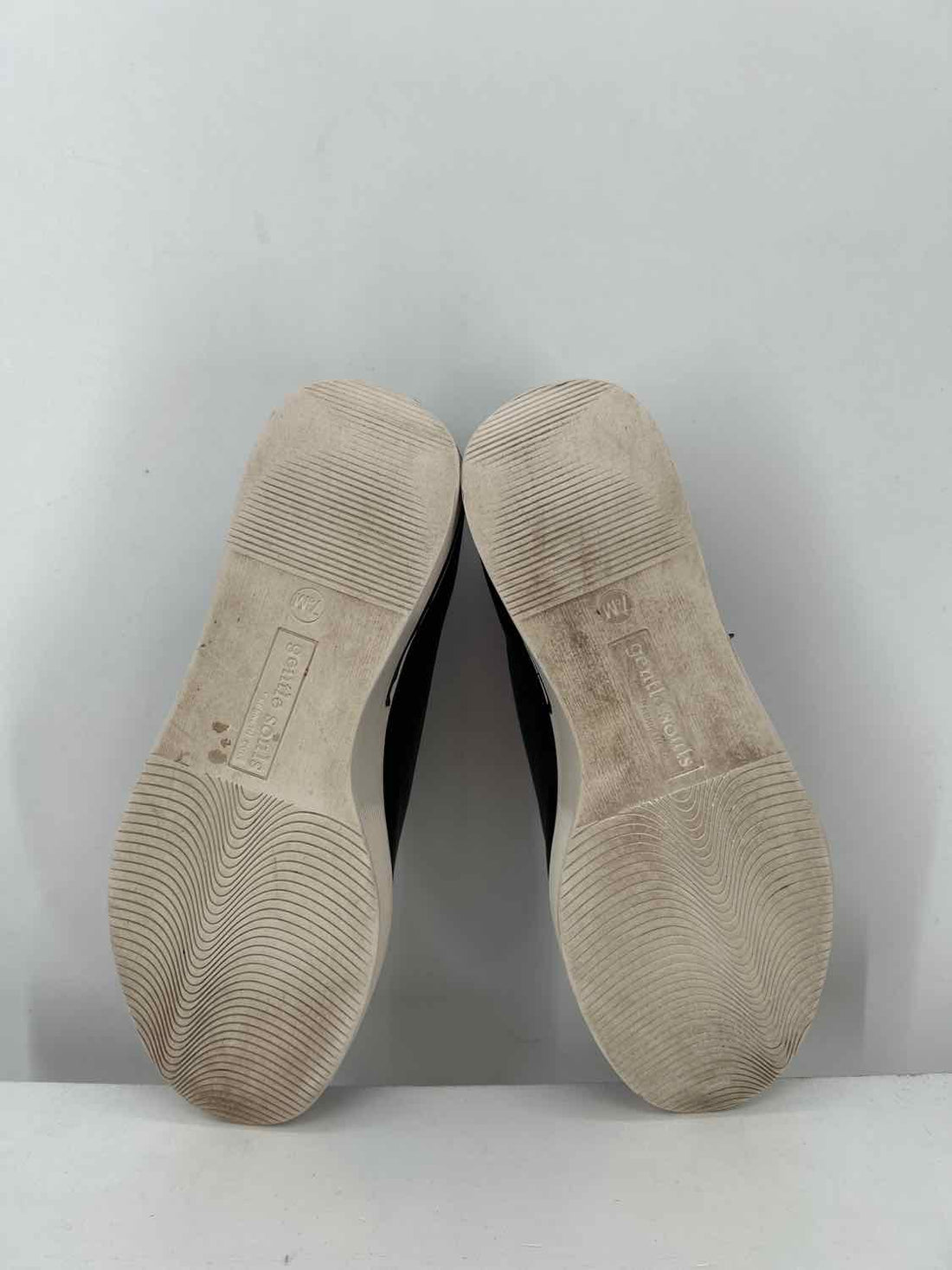 Gentle Souls Women Size 7.5 Black Pre Owned Leather Flats
