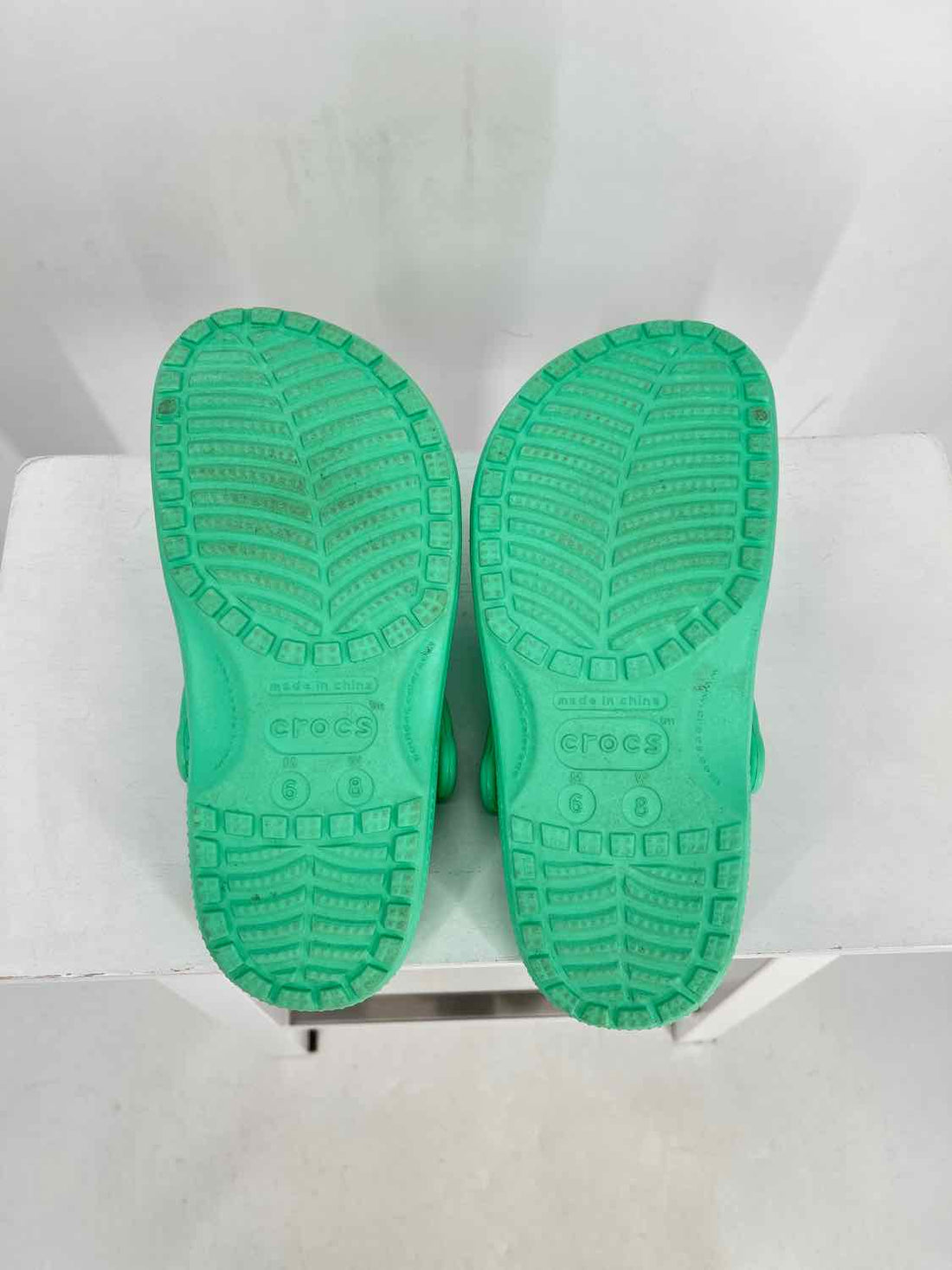 Crocs Women Size 8 Mint Green Clogs