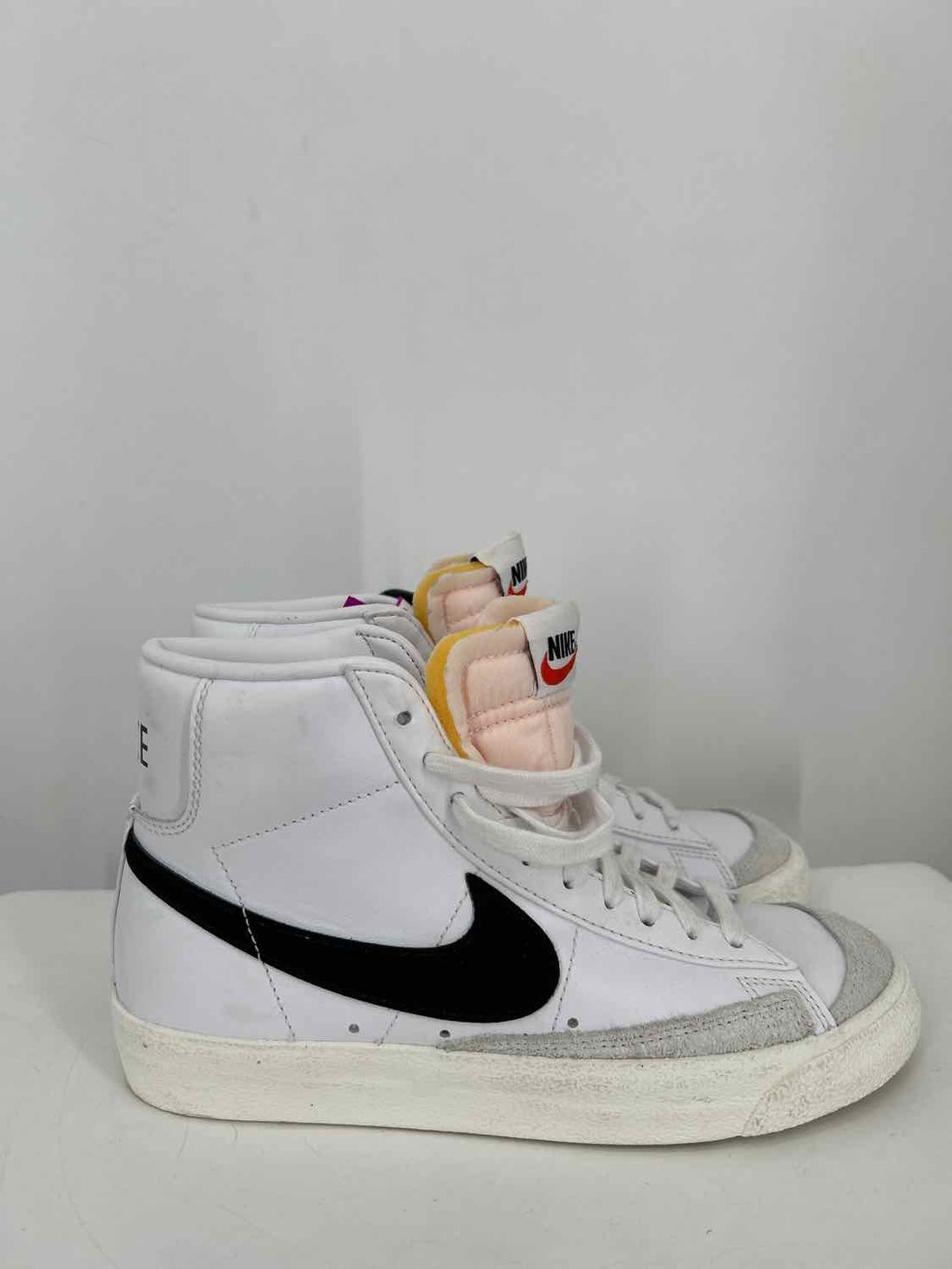 Nike Women Size 7.5 White & Black Sneakers