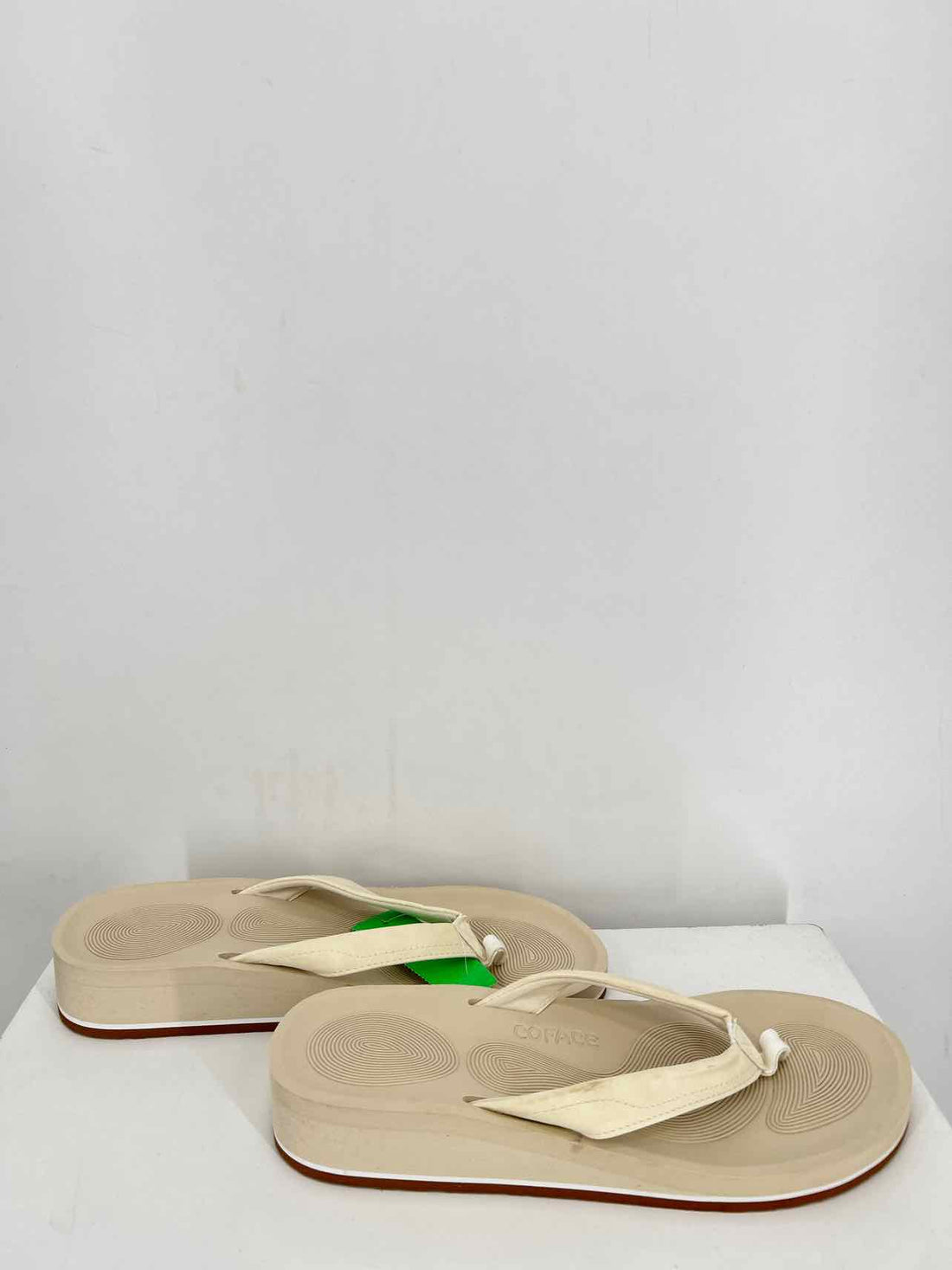 CoFace Women Size 11 Beige Flip Flops