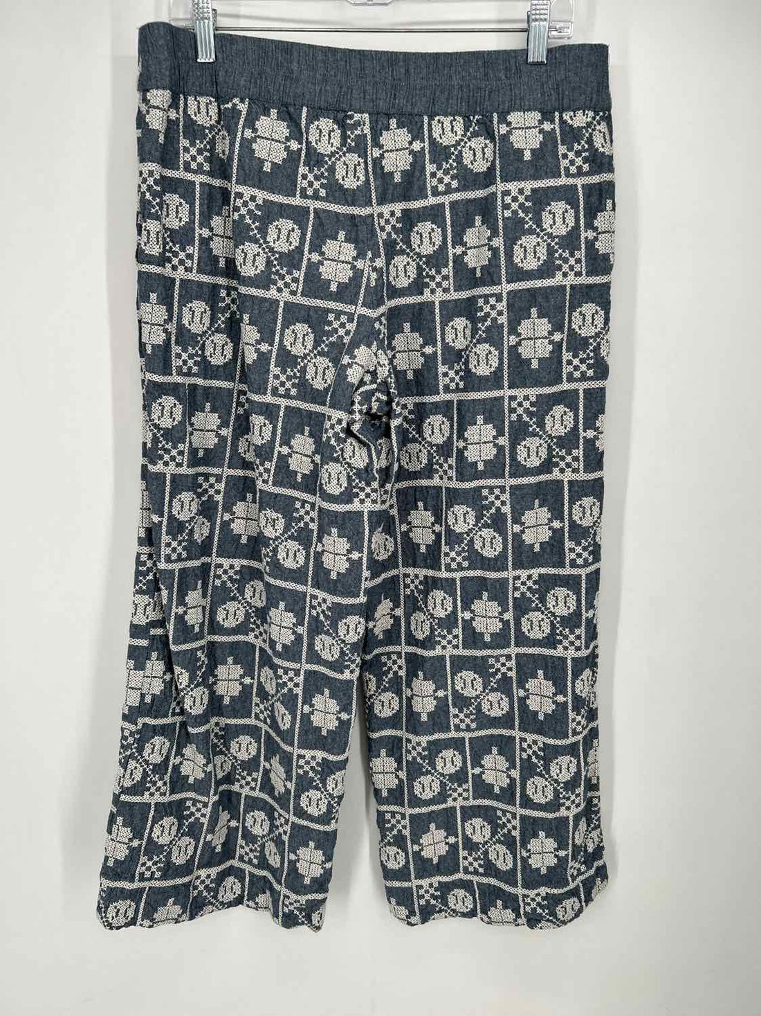 Ivy Jane Size M Chambray Embroidered Pants