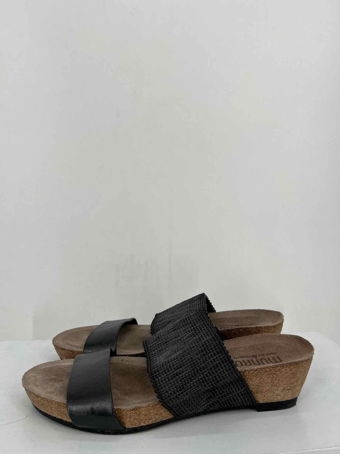 Munro Women Size 7.5 Black Sandals