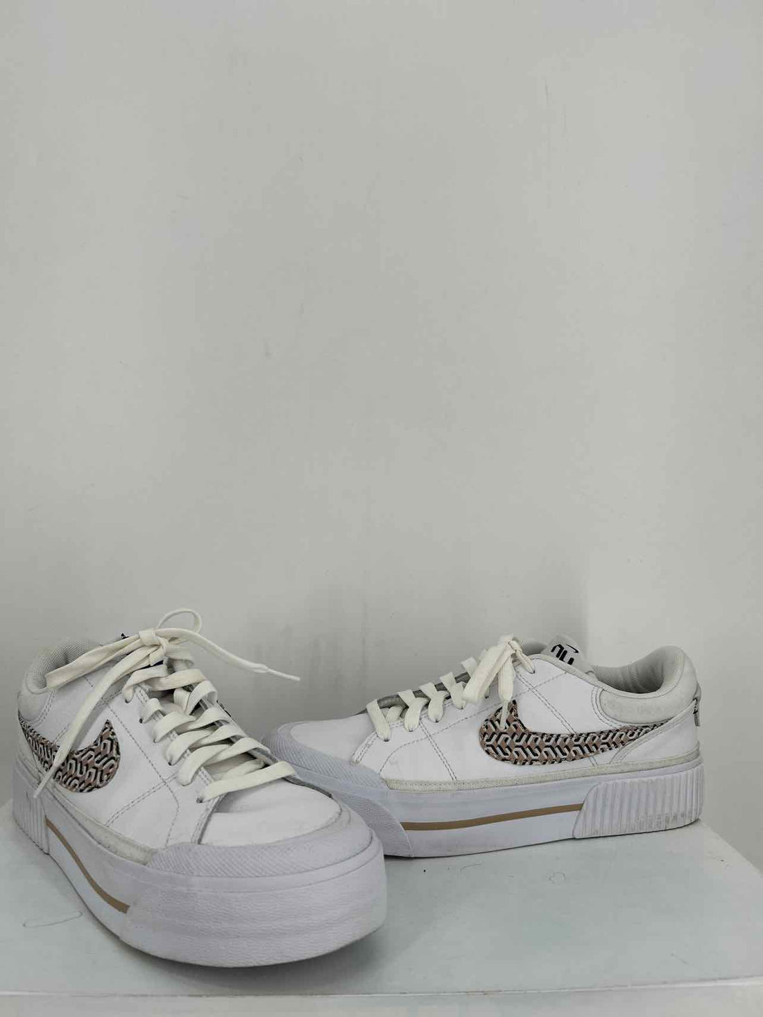 Nike Women Size 9 White Special Edition Sneakers