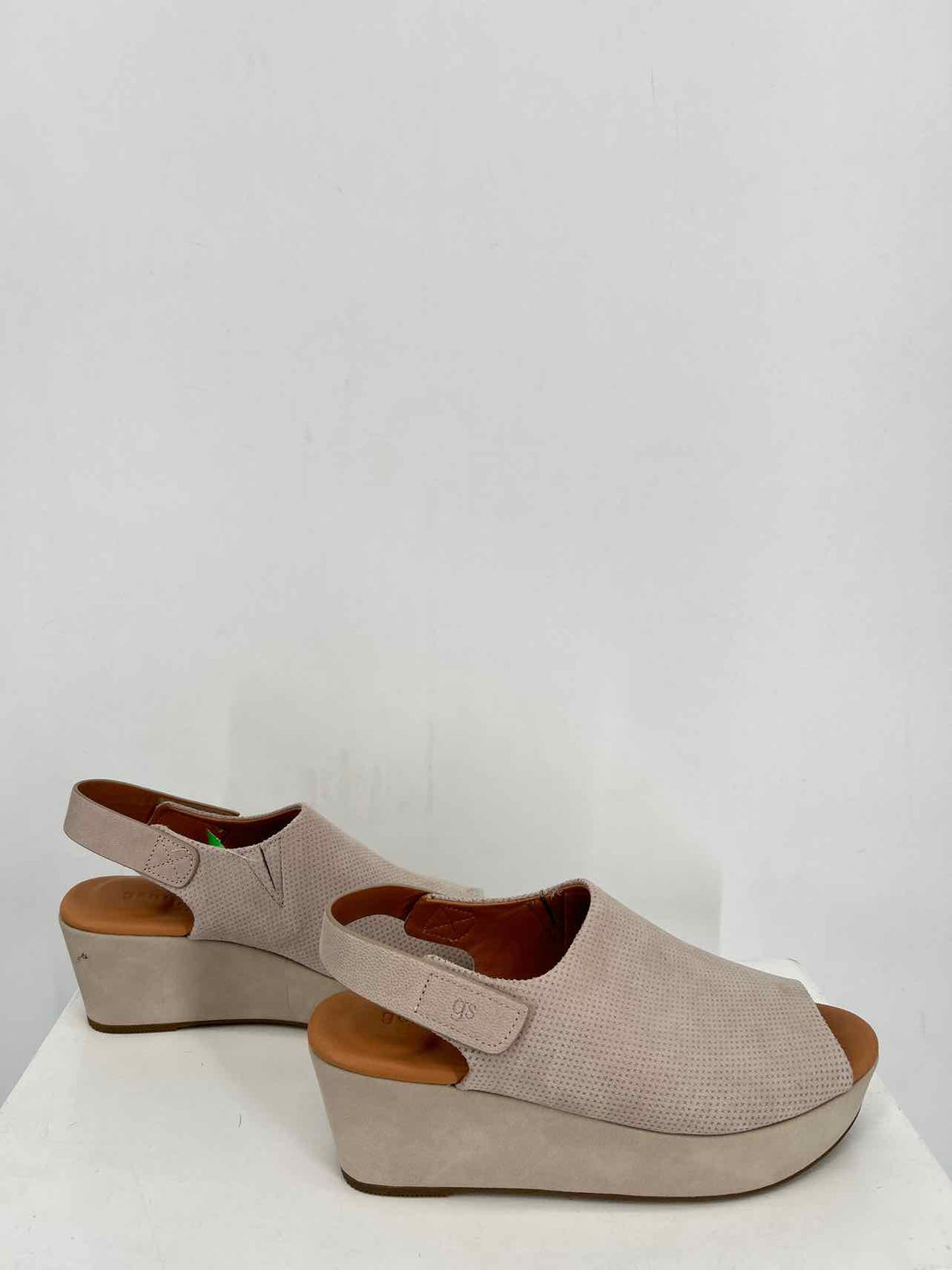 Gentle Souls Women Size 7.5 Light Gray Wedges