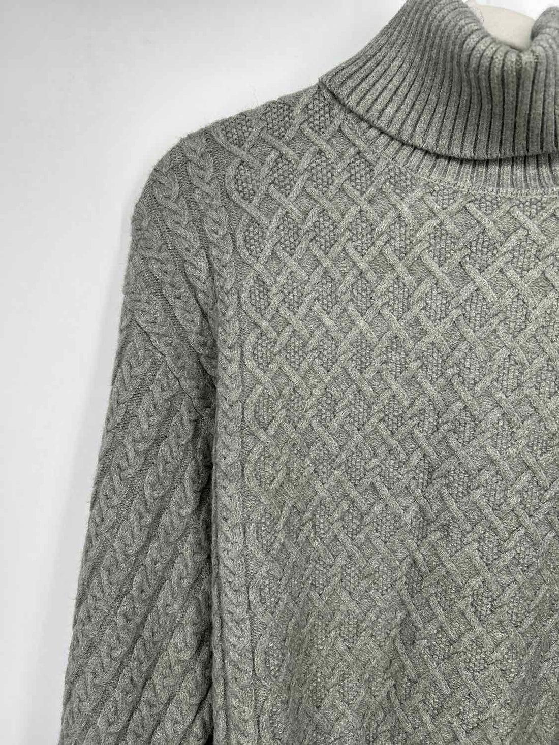 Truth by Republic Size M Gray Sweater