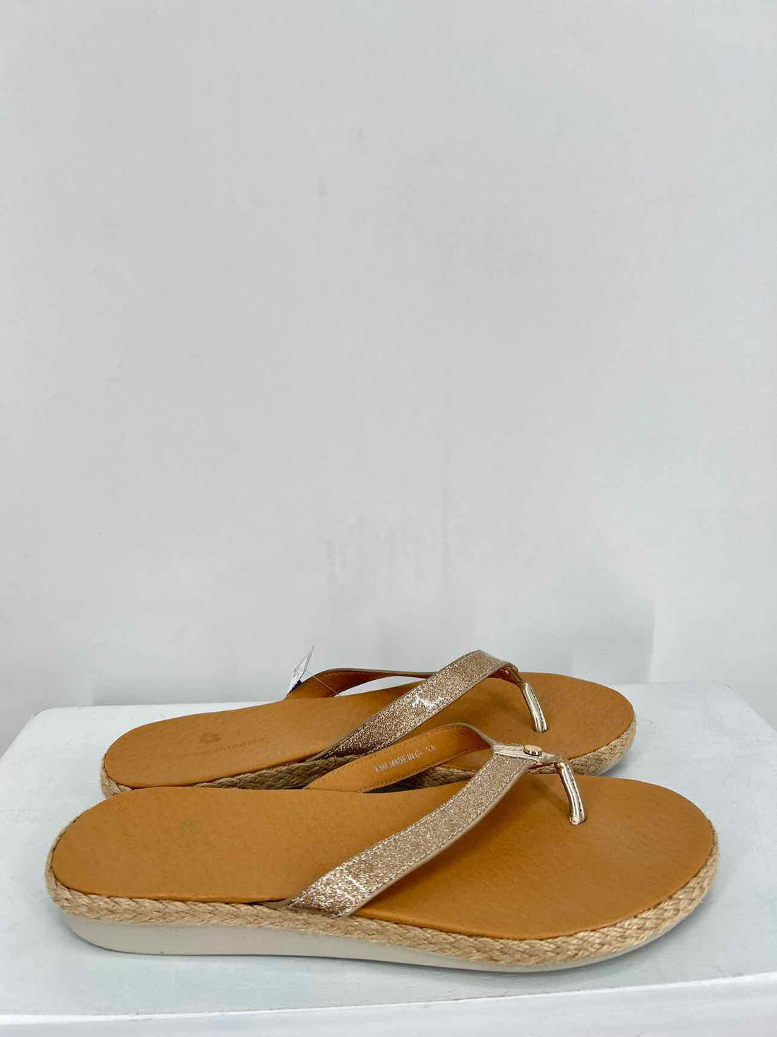 Tommy Bahama Women Size 9.5 Gold Sandals